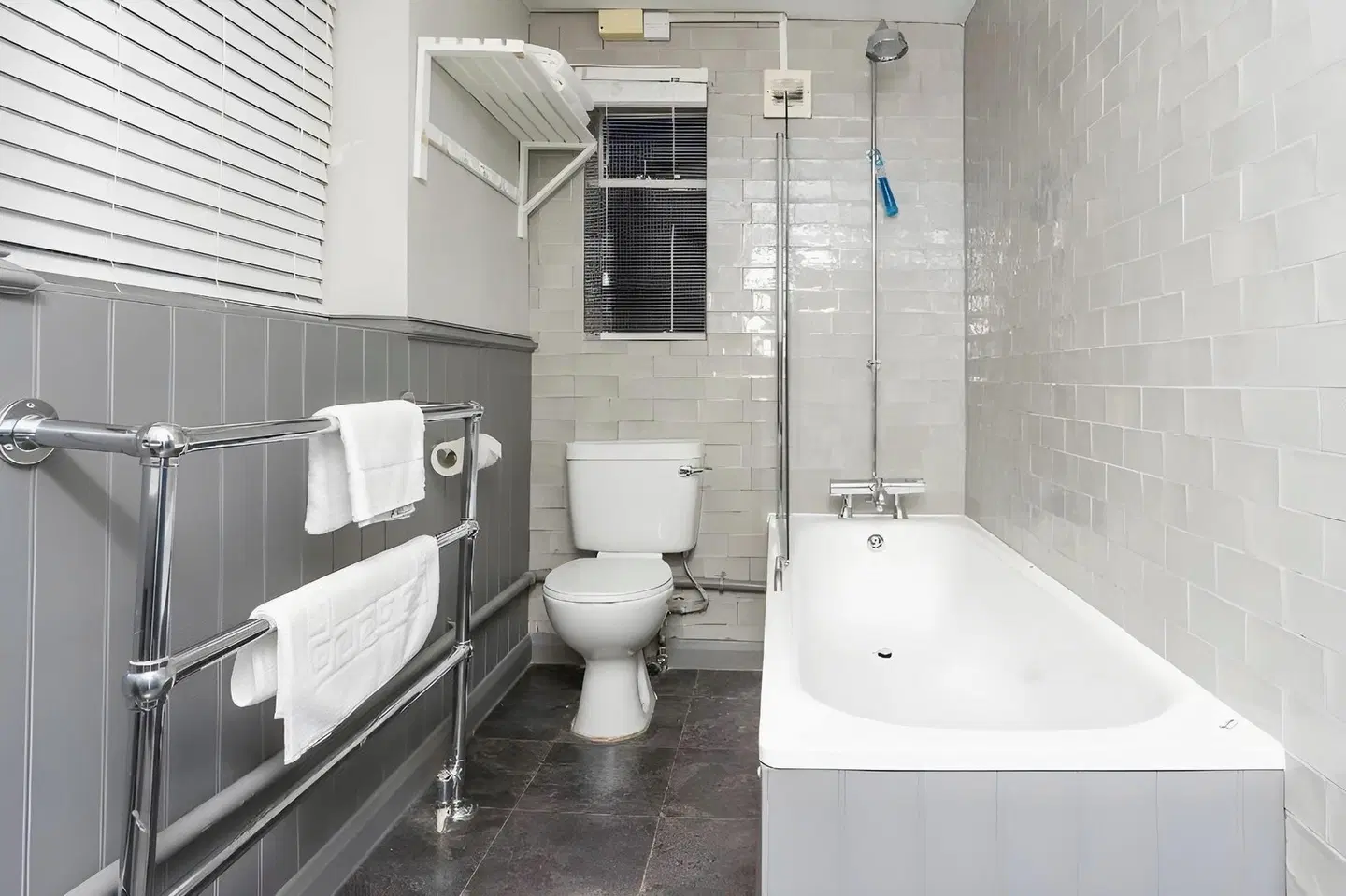 White Hart Newmarket by Marstons Inns Badezimmer