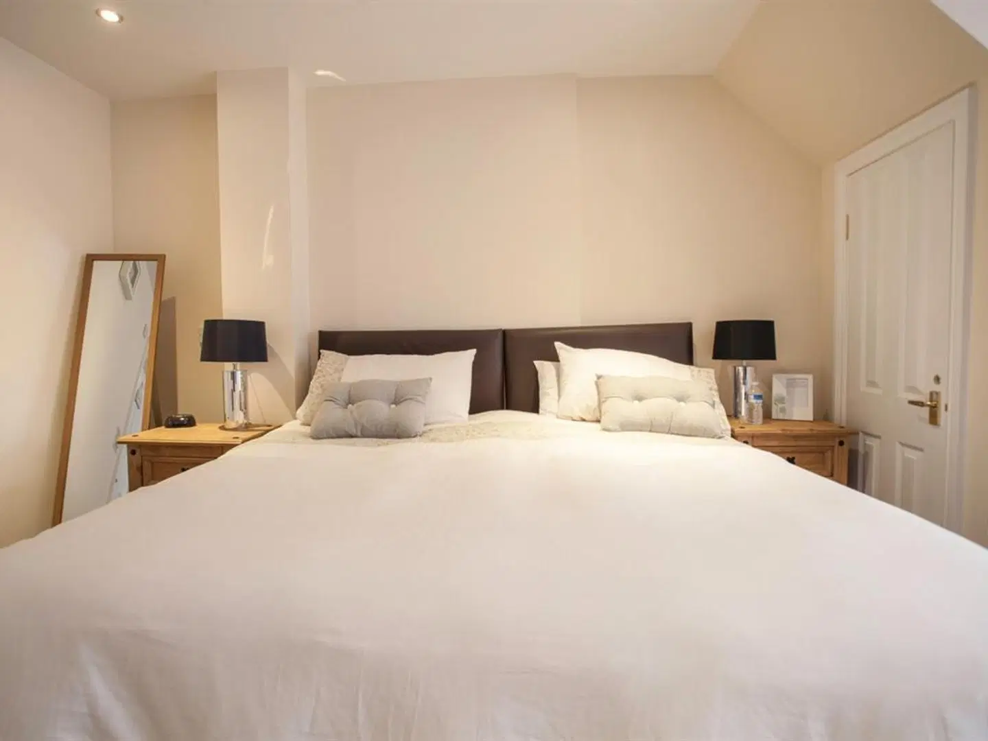 The White Swan Inn ROOM_EXAMPLE