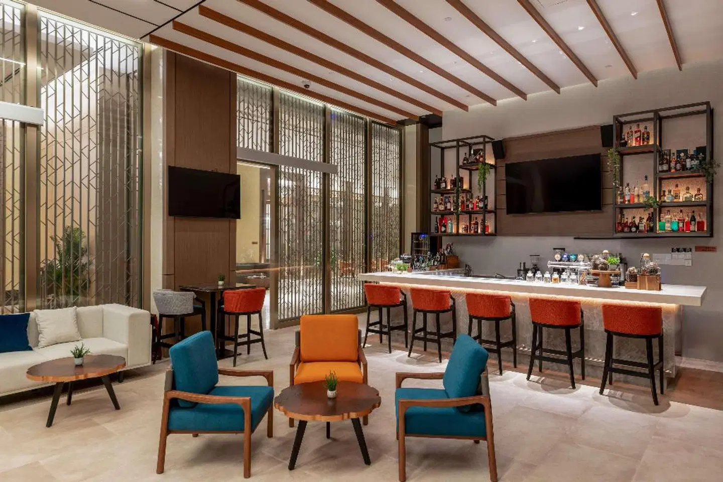 DoubleTree by Hilton Vientiane Bar