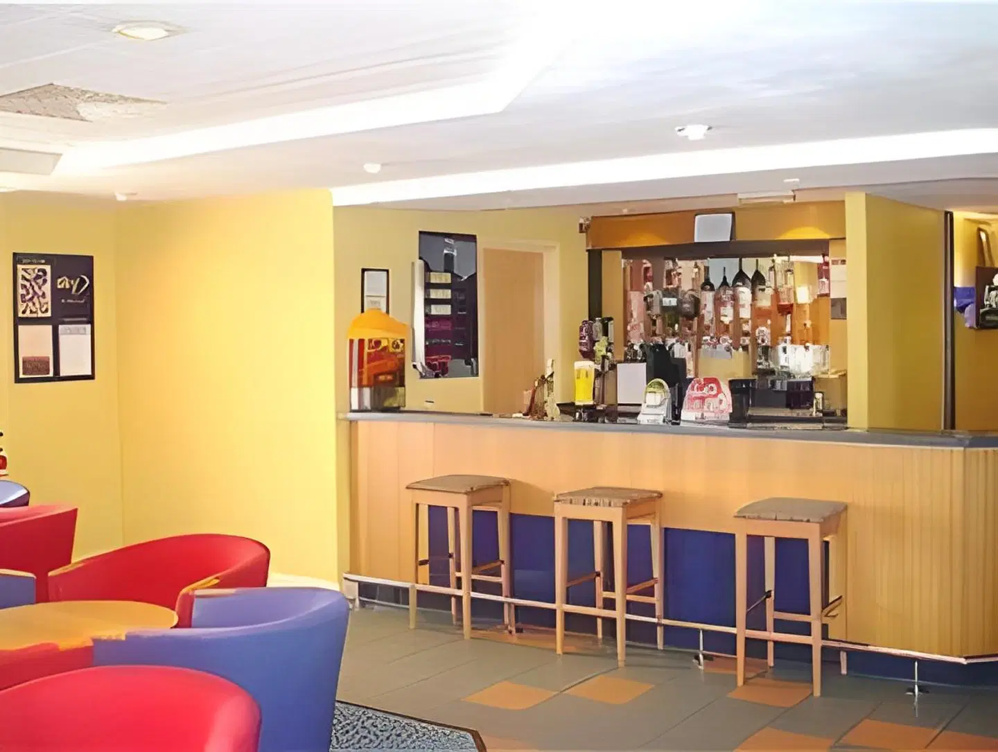 Holiday Inn Express Birmingham - Castle Bromwich by IHG Bar