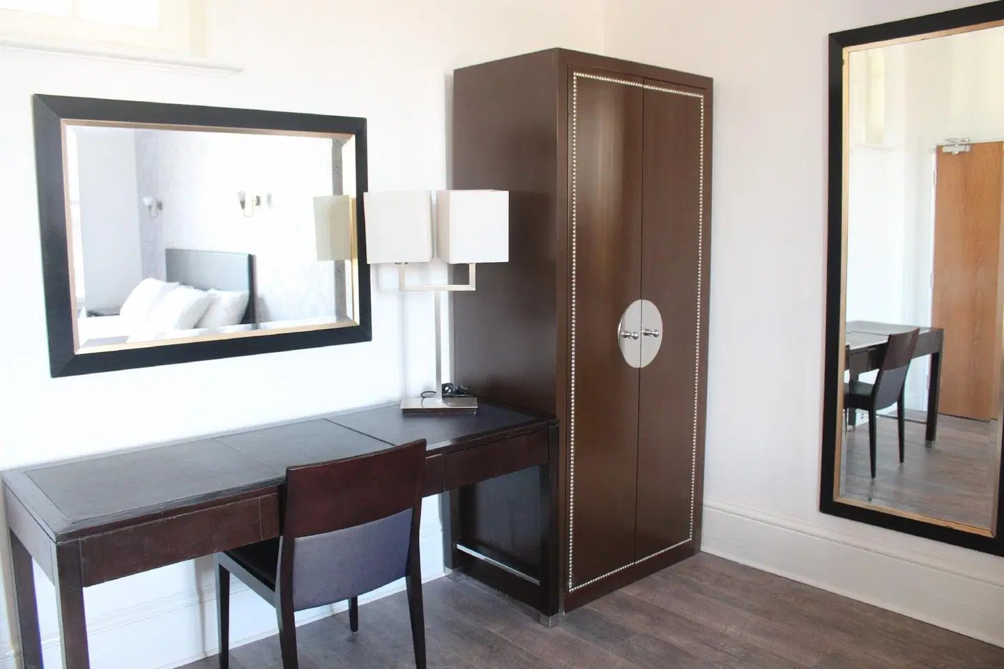 park hotel and apartments ROOM_EXAMPLE