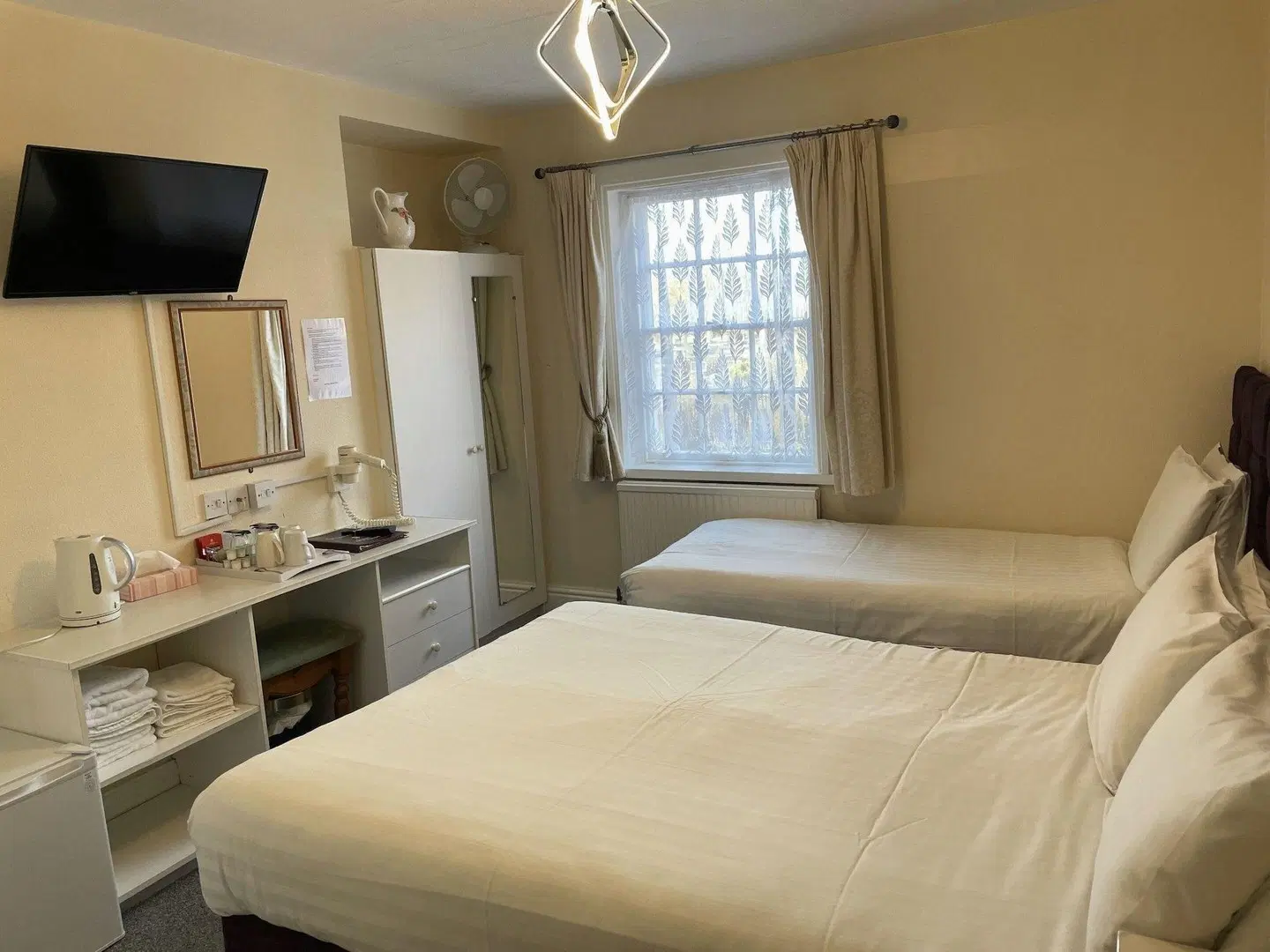 Diamonds Inn ROOM_EXAMPLE