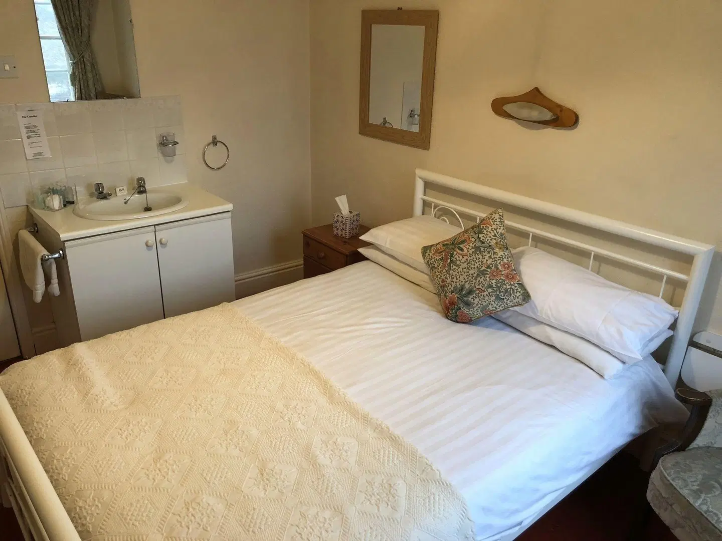 Diamonds Inn ROOM_EXAMPLE