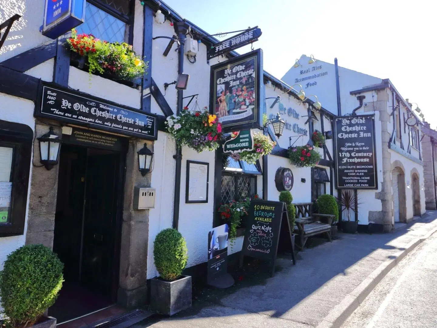 Ye Olde Cheshire Cheese Inn EXTERIOR
