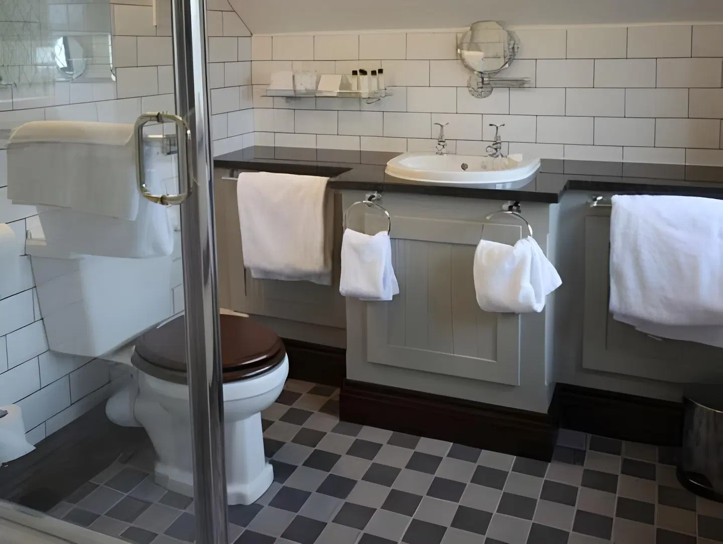 Weston Hall Hotel Badezimmer