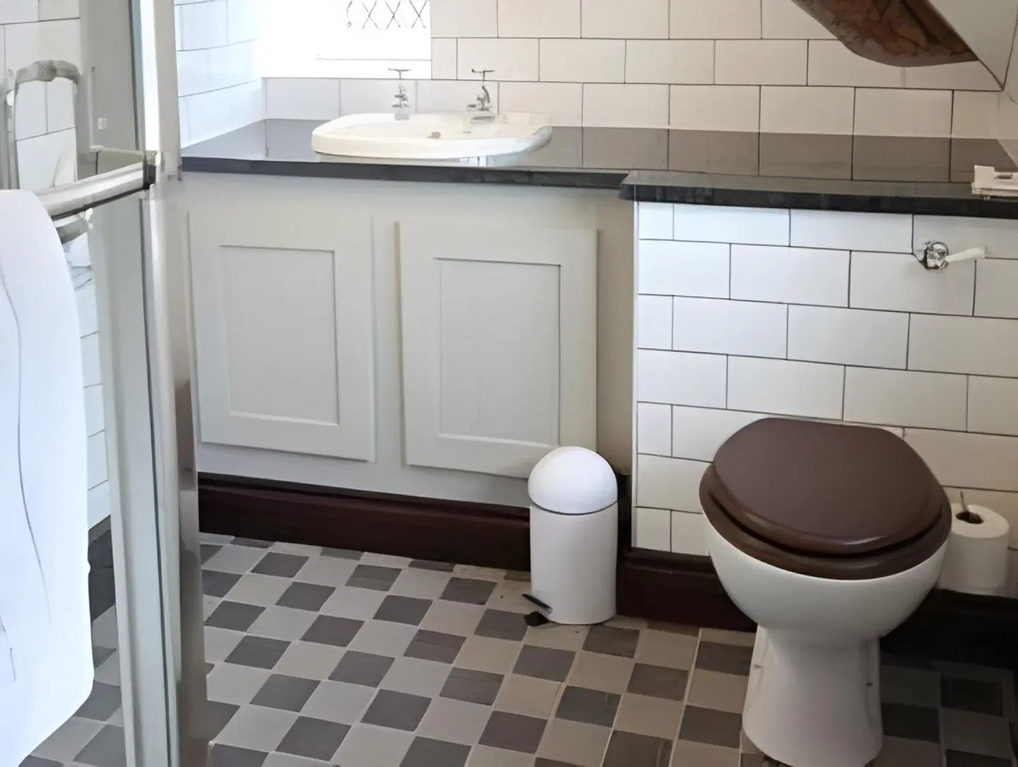 Weston Hall Hotel Badezimmer
