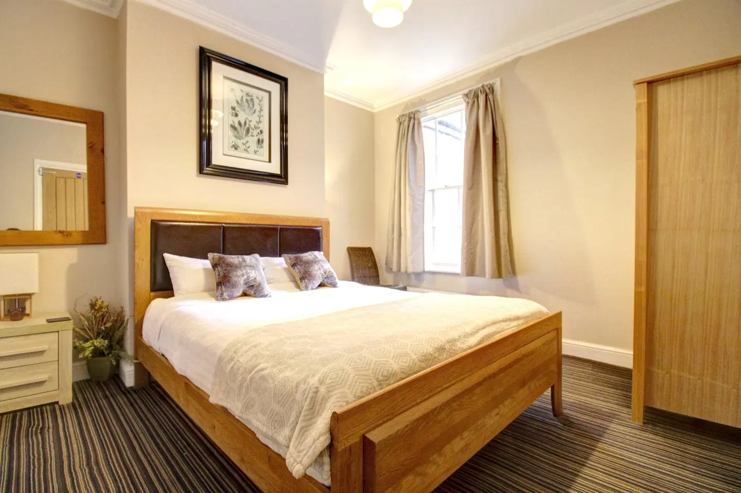 Chester Apartments ROOM_EXAMPLE
