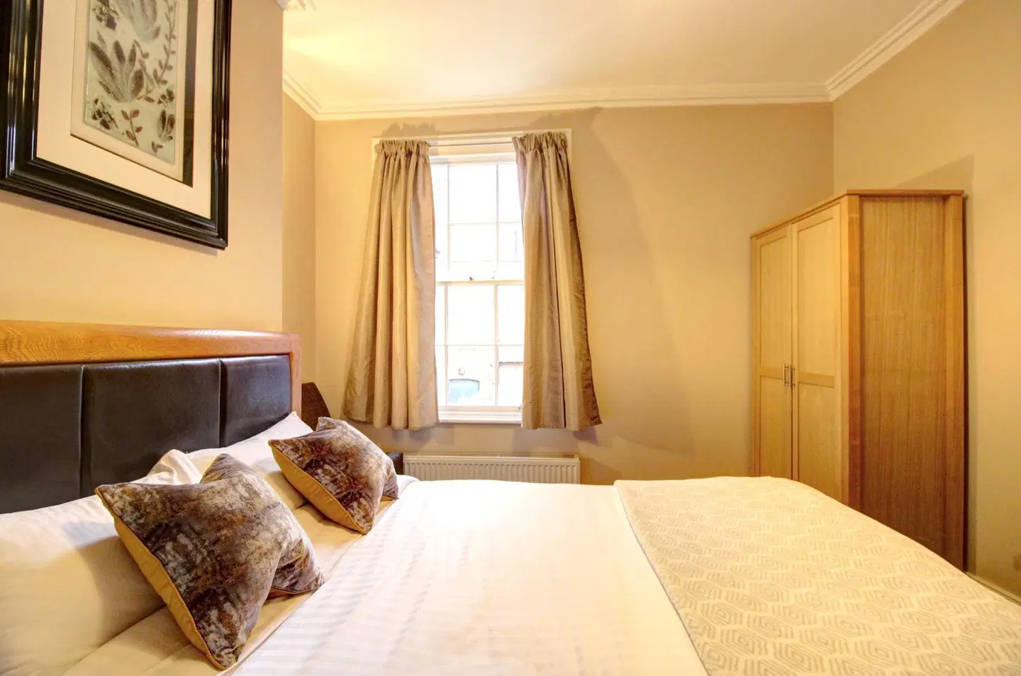 Chester Apartments ROOM_EXAMPLE