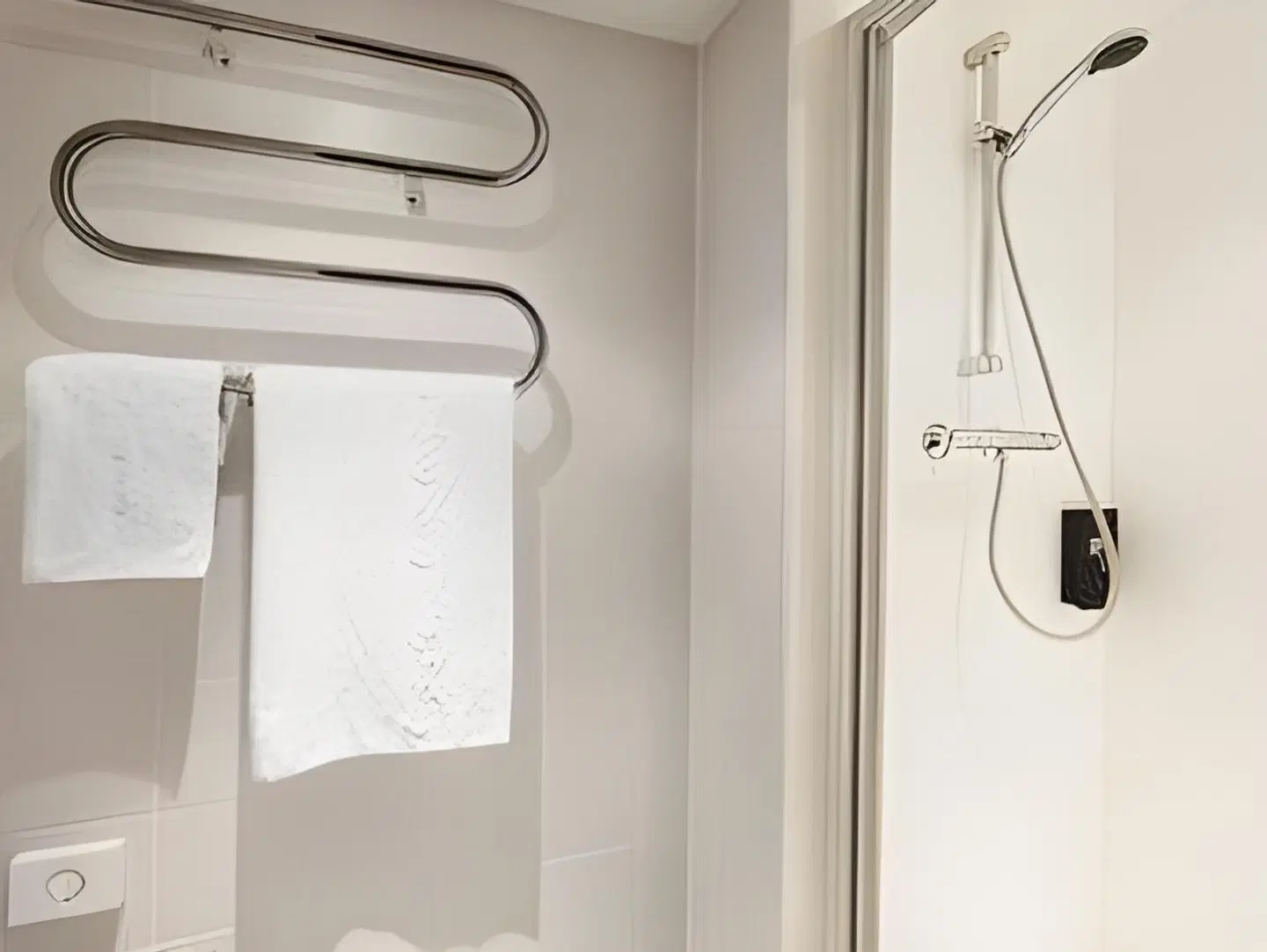 Days Inn by Wyndham Peterborough Badezimmer
