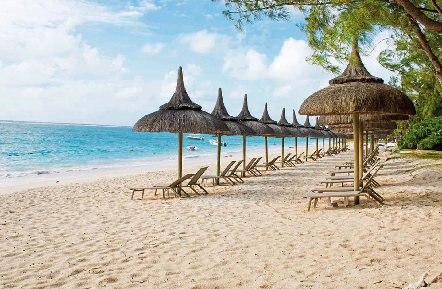Crystals Beach Resort Belle Mare BEACH