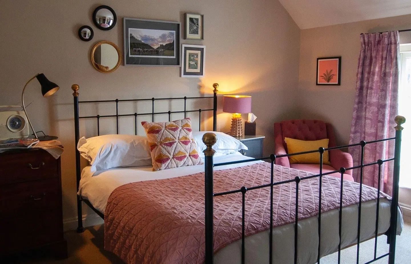 The Dabbling Duck ROOM_EXAMPLE
