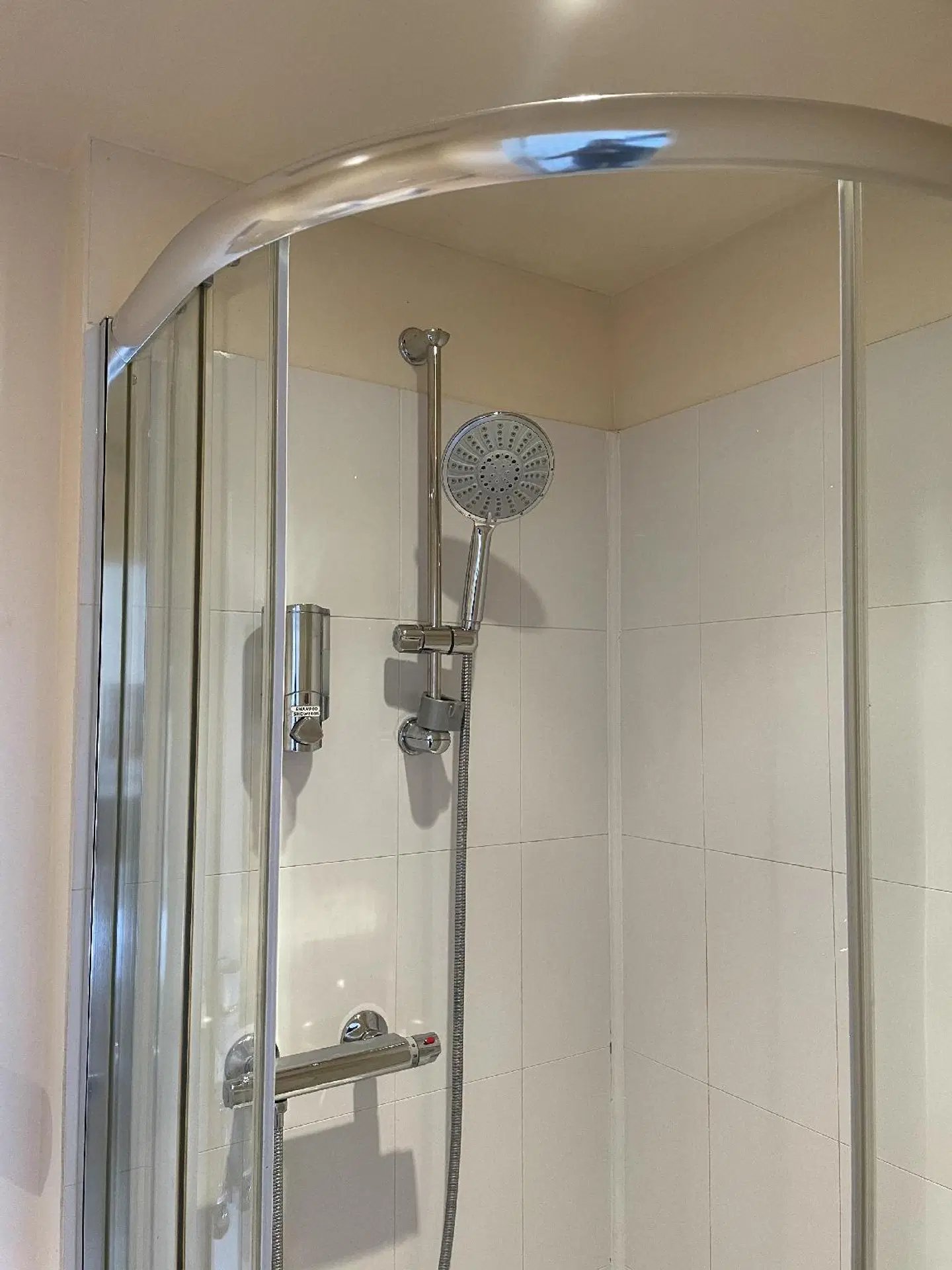 Crossways Guest House Badezimmer