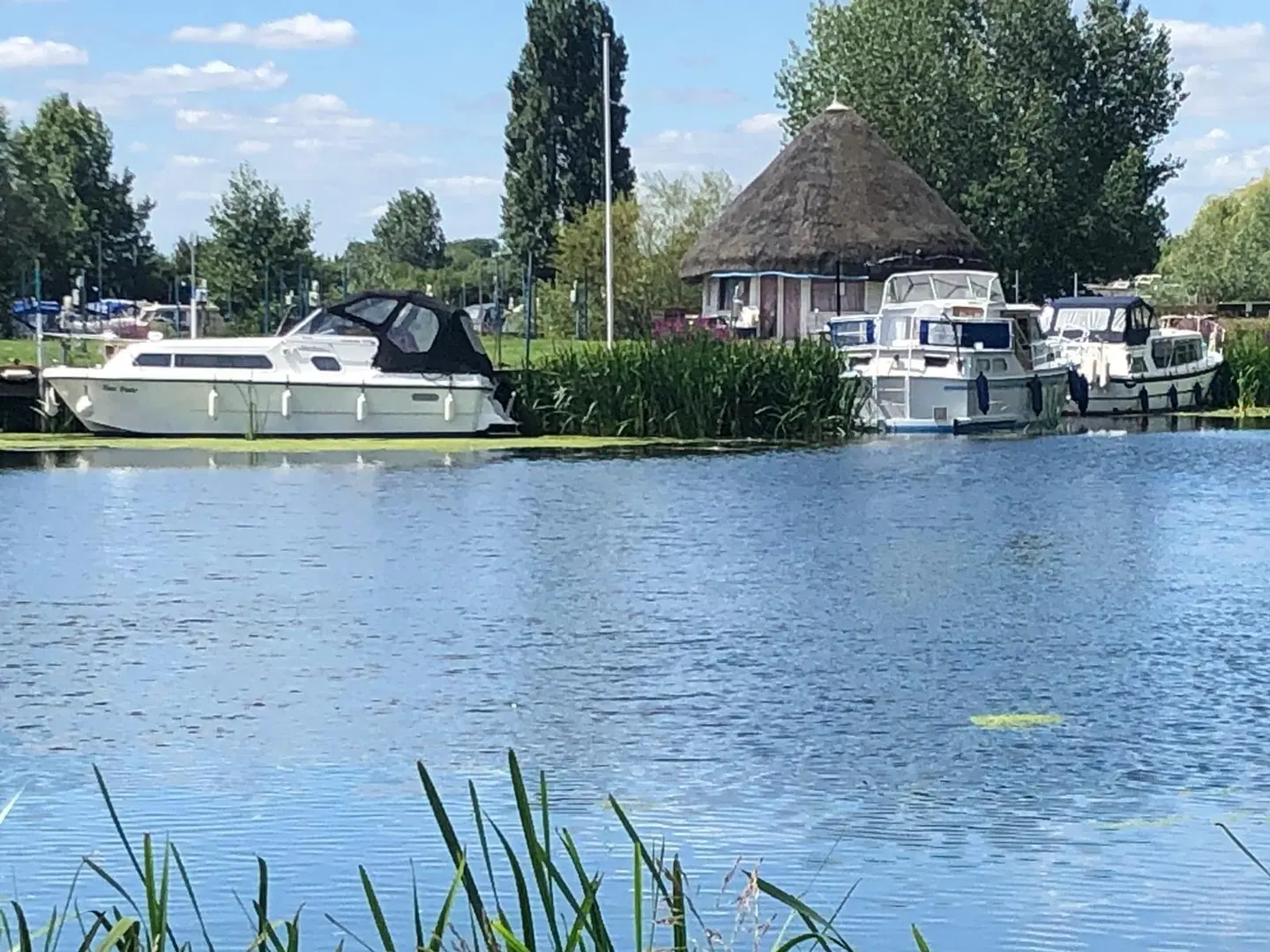 Pike and Eel Hotel and Marina OUTDOOR_POOL