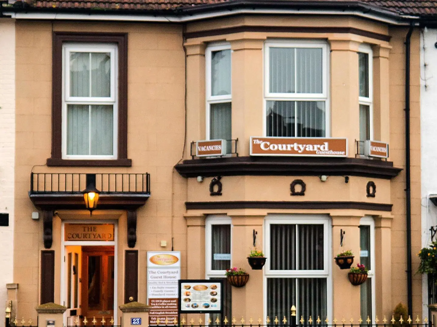 The Courtyard Guest House EXTERIOR