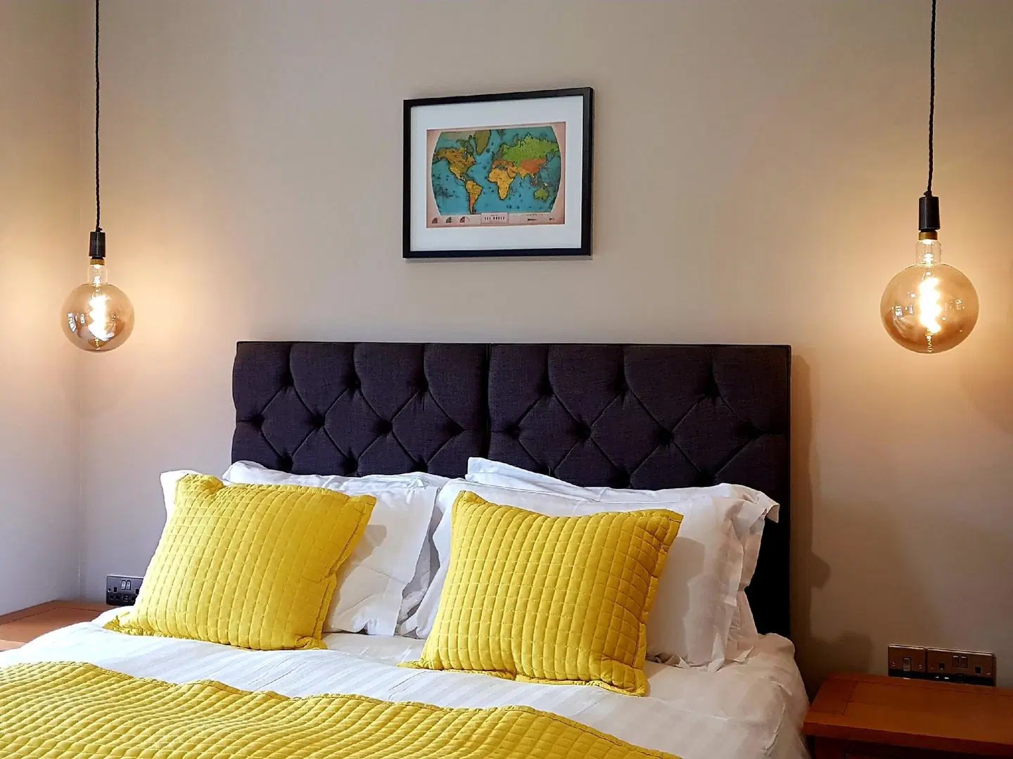The Bowes Hotel ROOM_EXAMPLE
