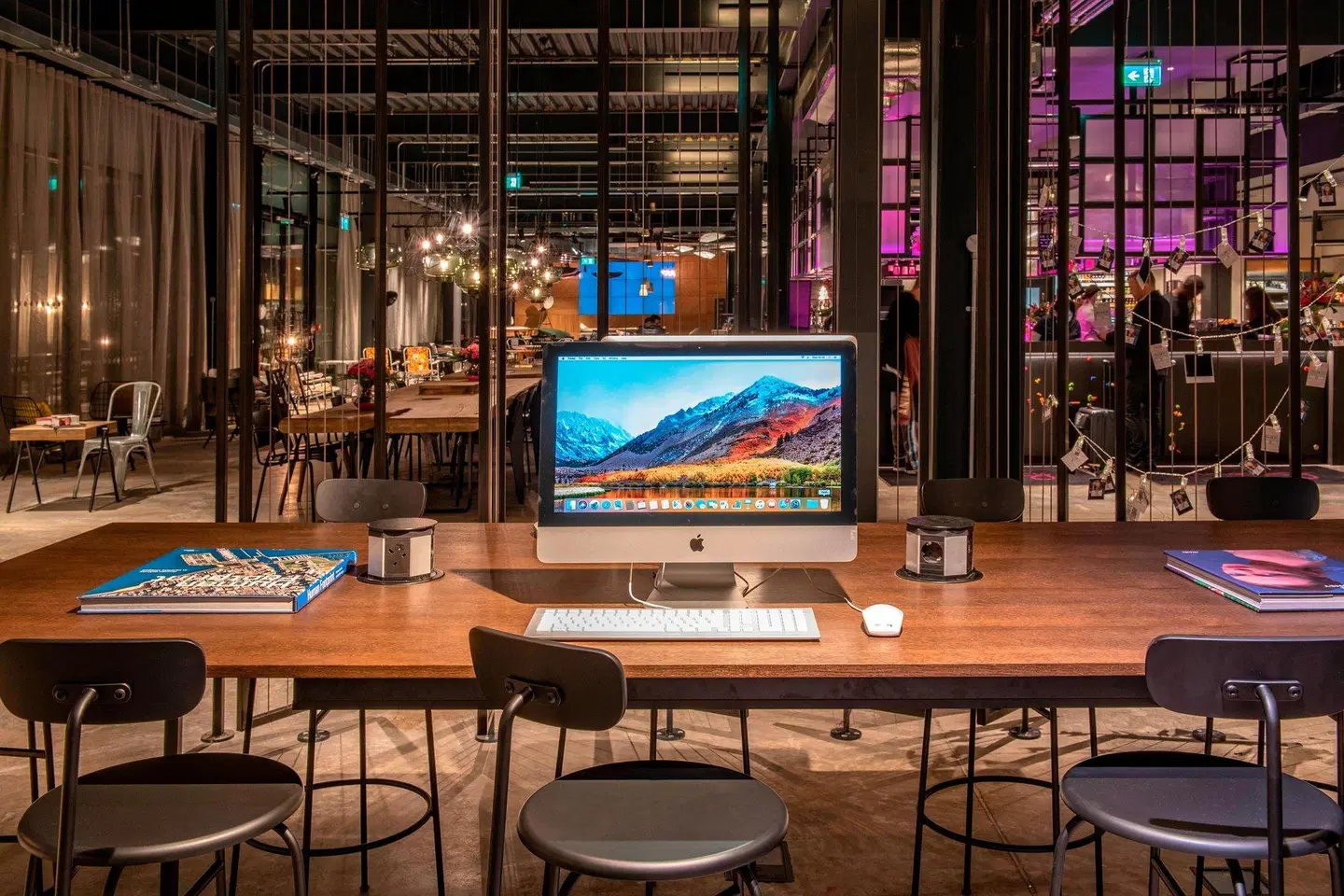 Moxy London Heathrow Airport Bar