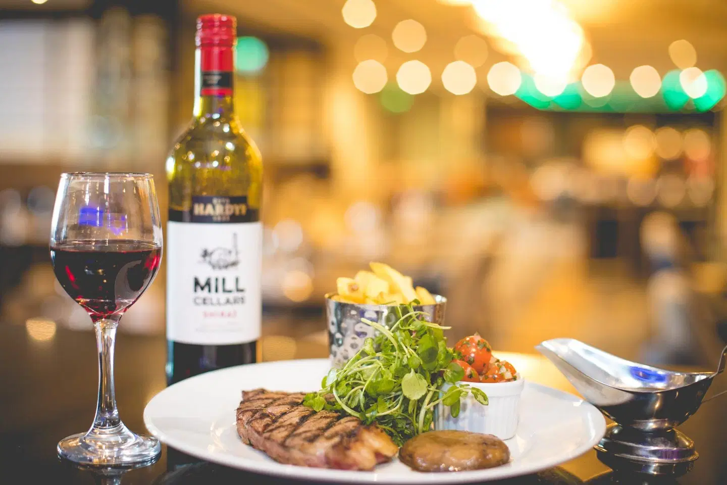 Crowne Plaza London - Gatwick Airport by IHG Restaurant