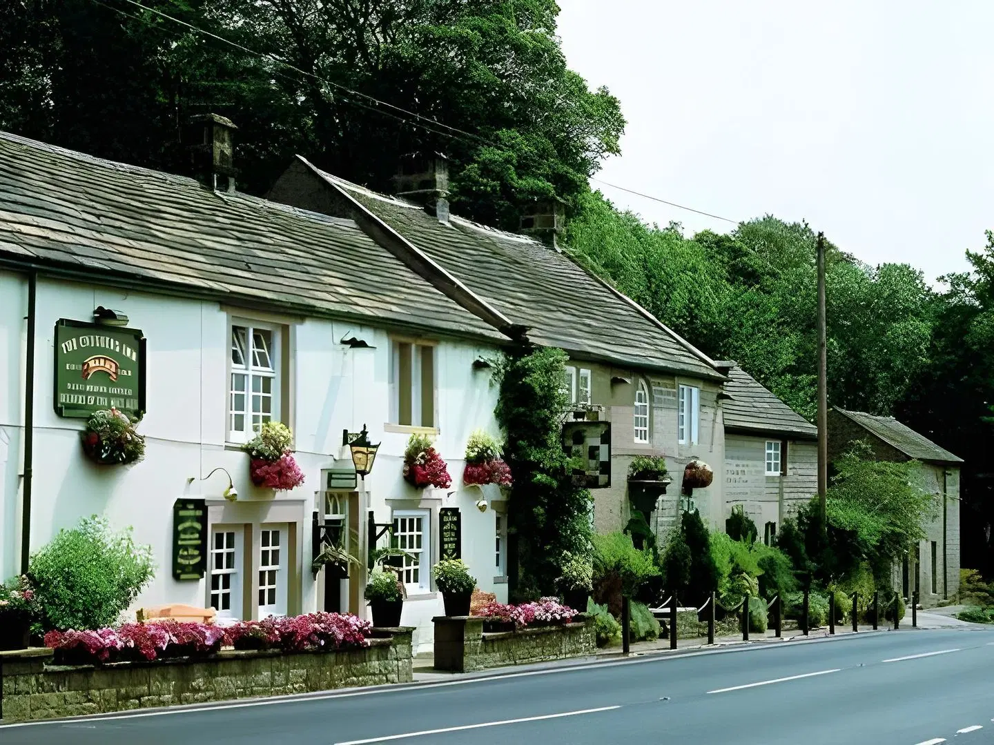 The Chequers Inn EXTERIOR