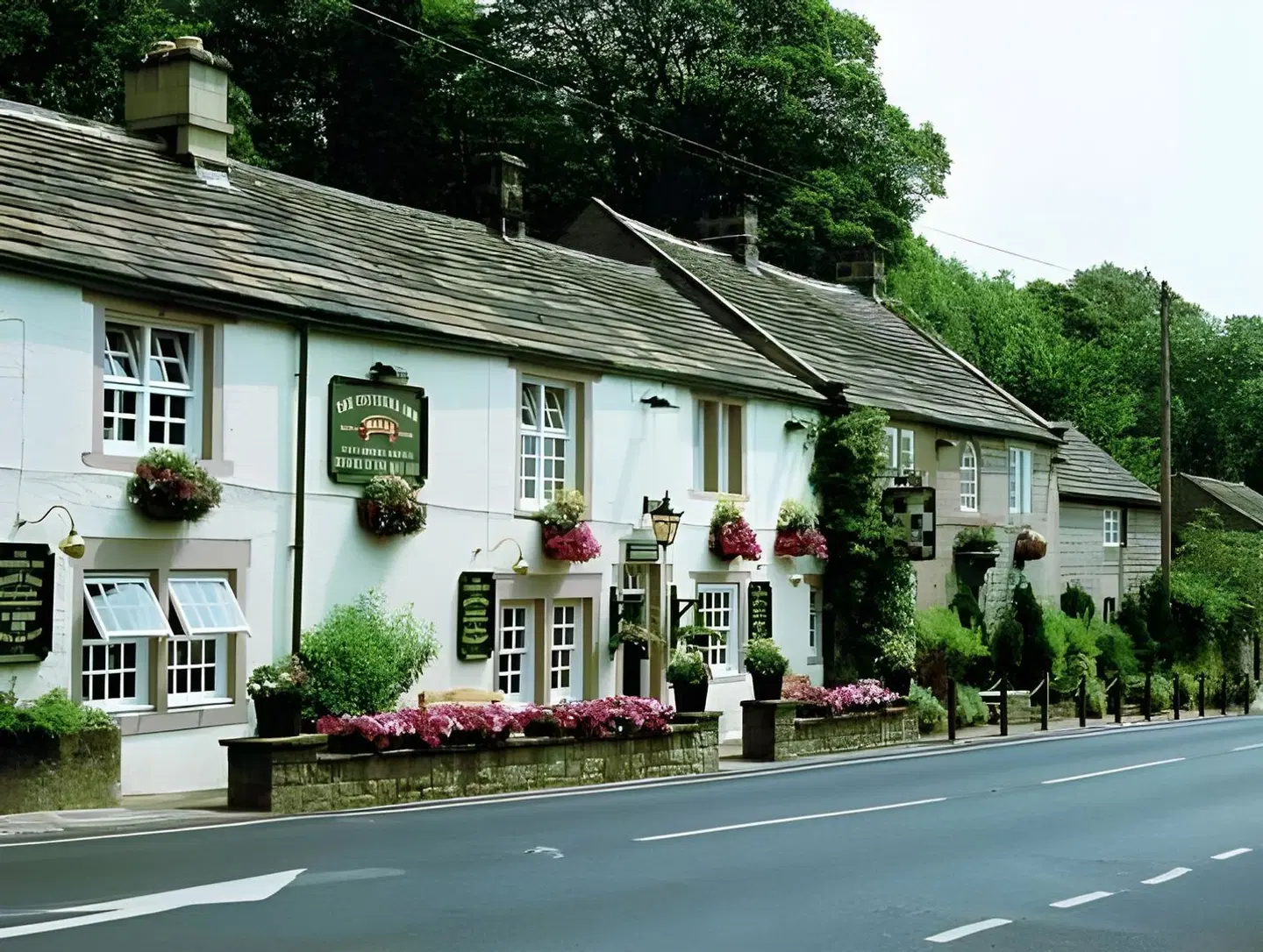 The Chequers Inn EXTERIOR