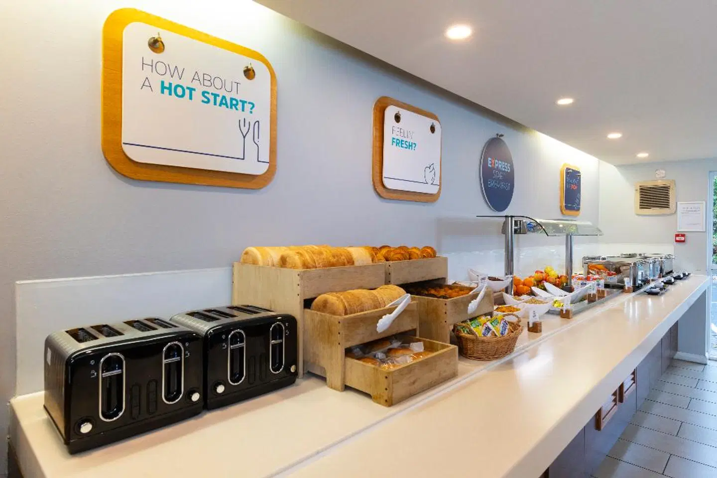 Holiday Inn Express Birmingham - Oldbury by IHG Restaurant