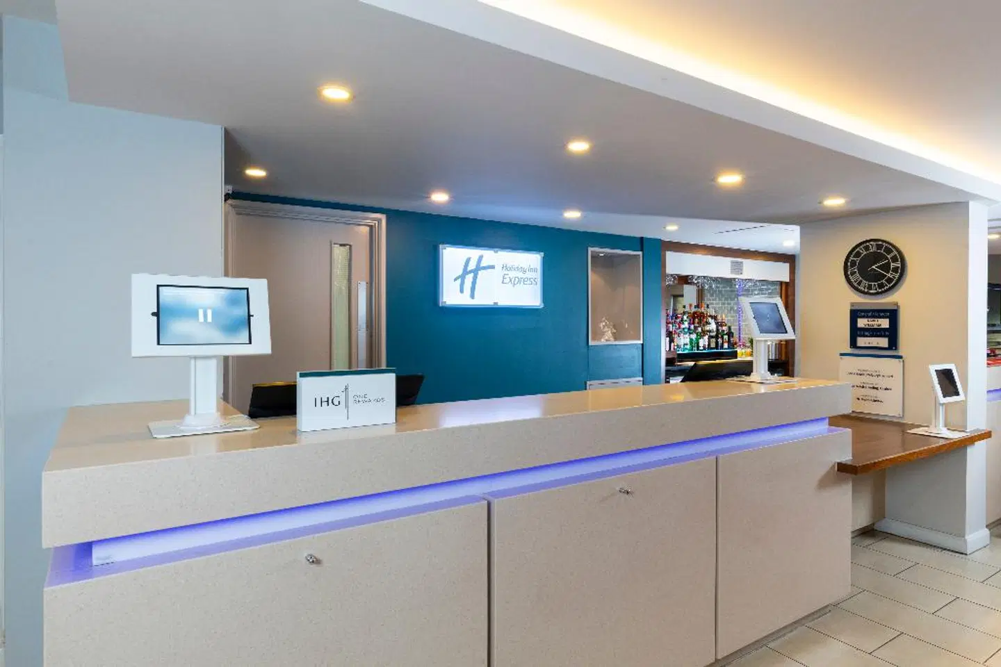 Holiday Inn Express Birmingham - Oldbury by IHG LOUNGE_LOBBY
