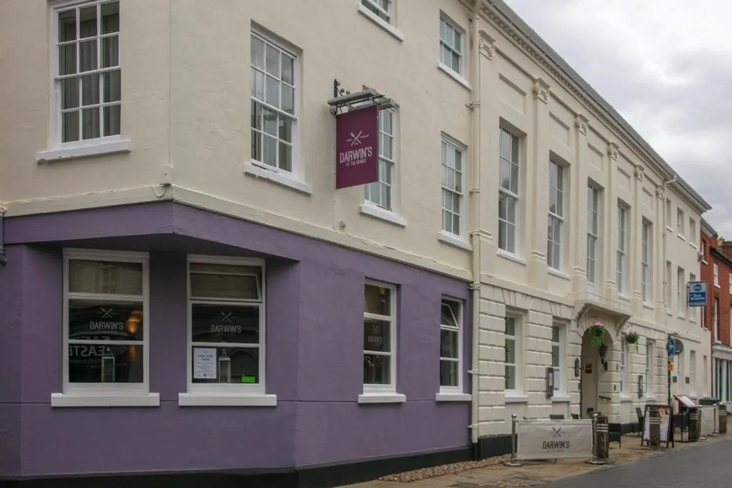 The George Hotel EXTERIOR