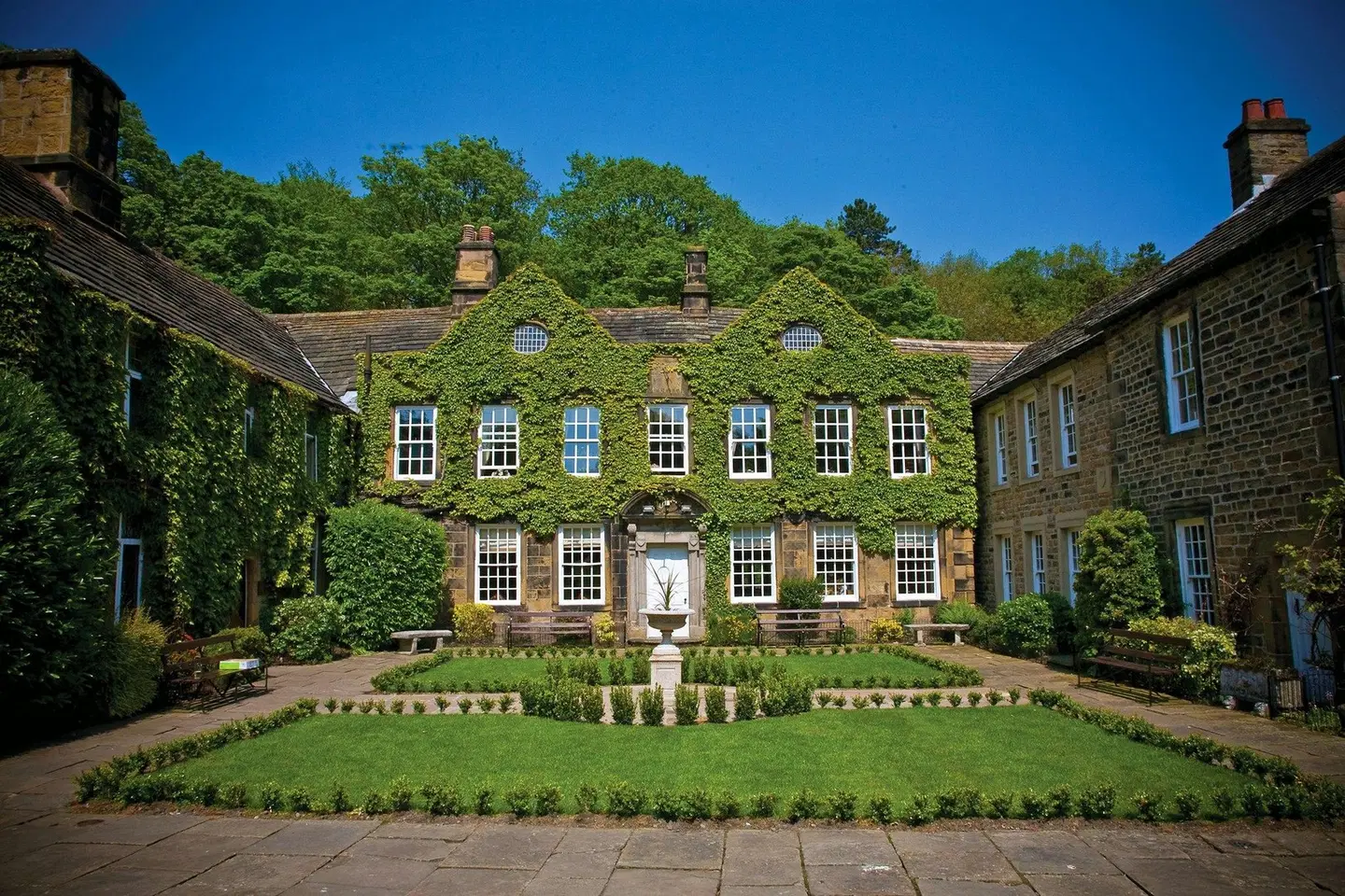 Whitley Hall Hotel EXTERIOR