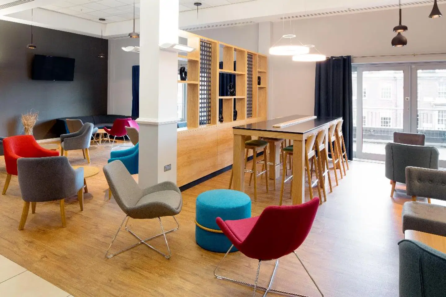 Holiday Inn Express Hull City Centre by IHG Bar