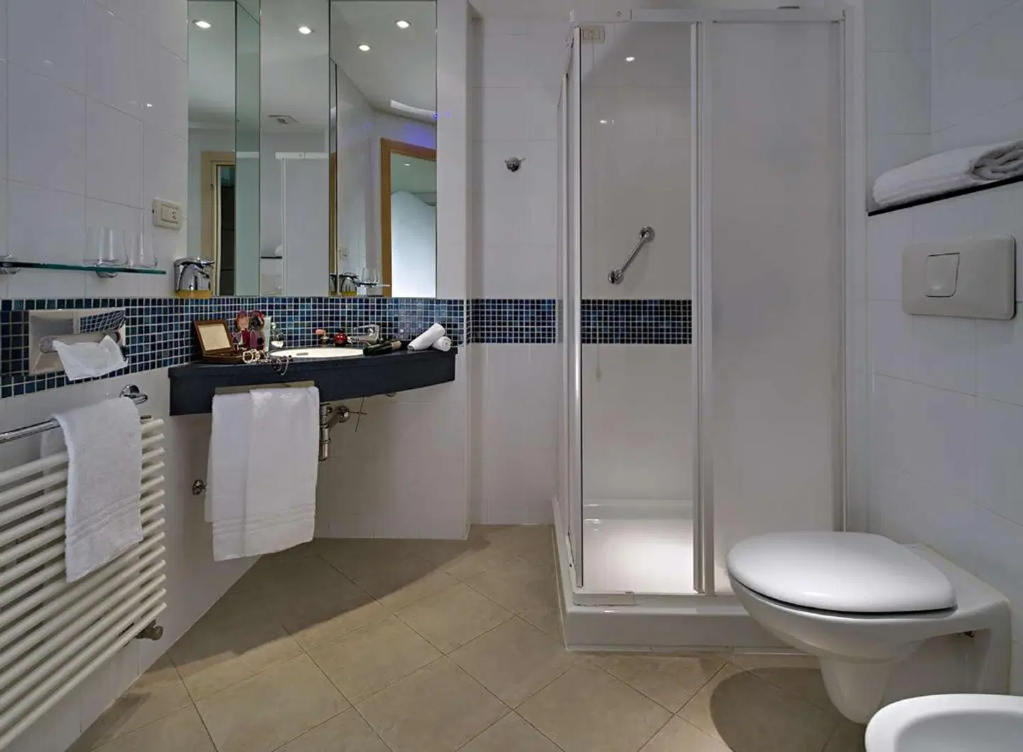 B&B HOTEL Cherasco Langhe Badezimmer