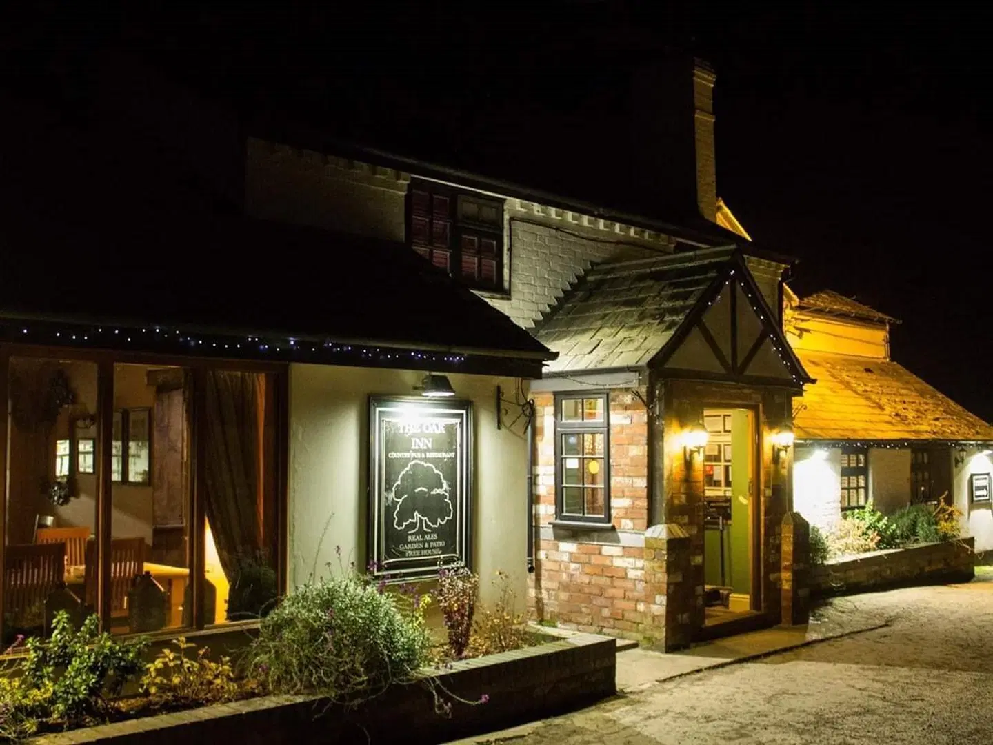 The Oak Inn Staplow EXTERIOR