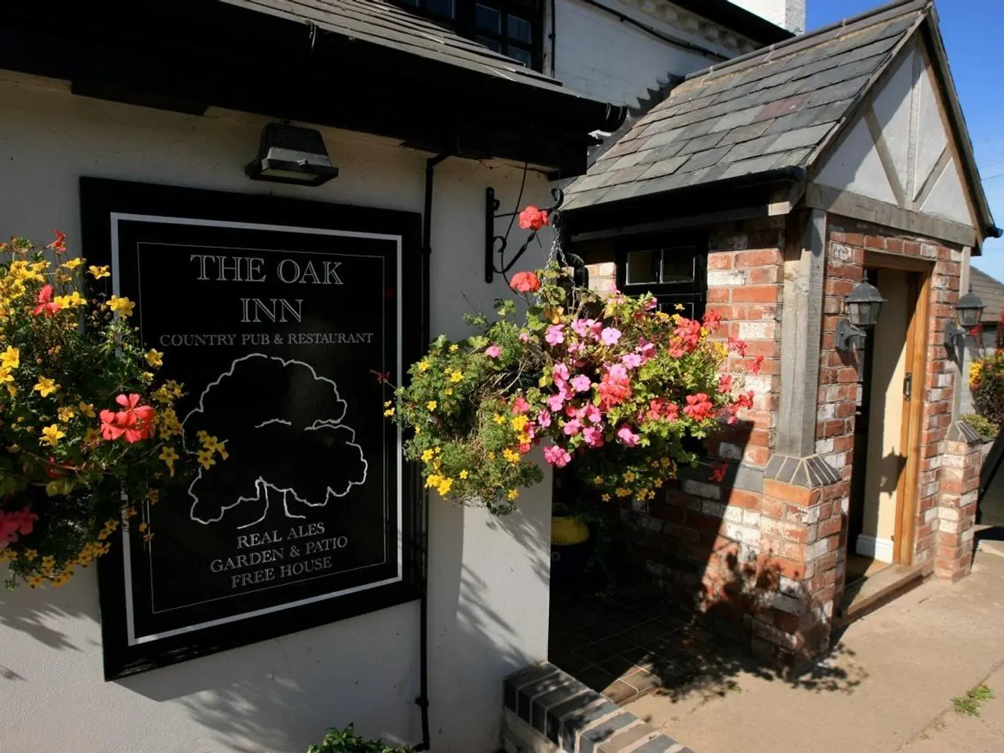 The Oak Inn Staplow EXTERIOR