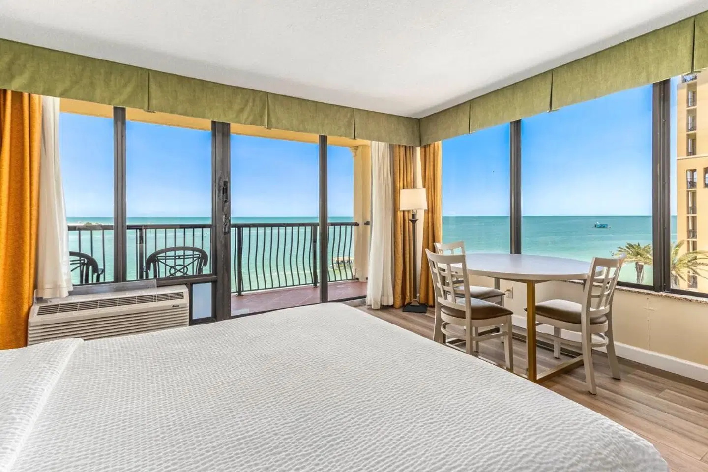 Holiday Inn Clearwater Beach ROOM_EXAMPLE