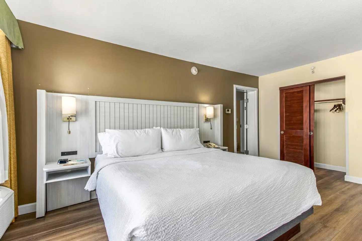 Holiday Inn Clearwater Beach ROOM_EXAMPLE