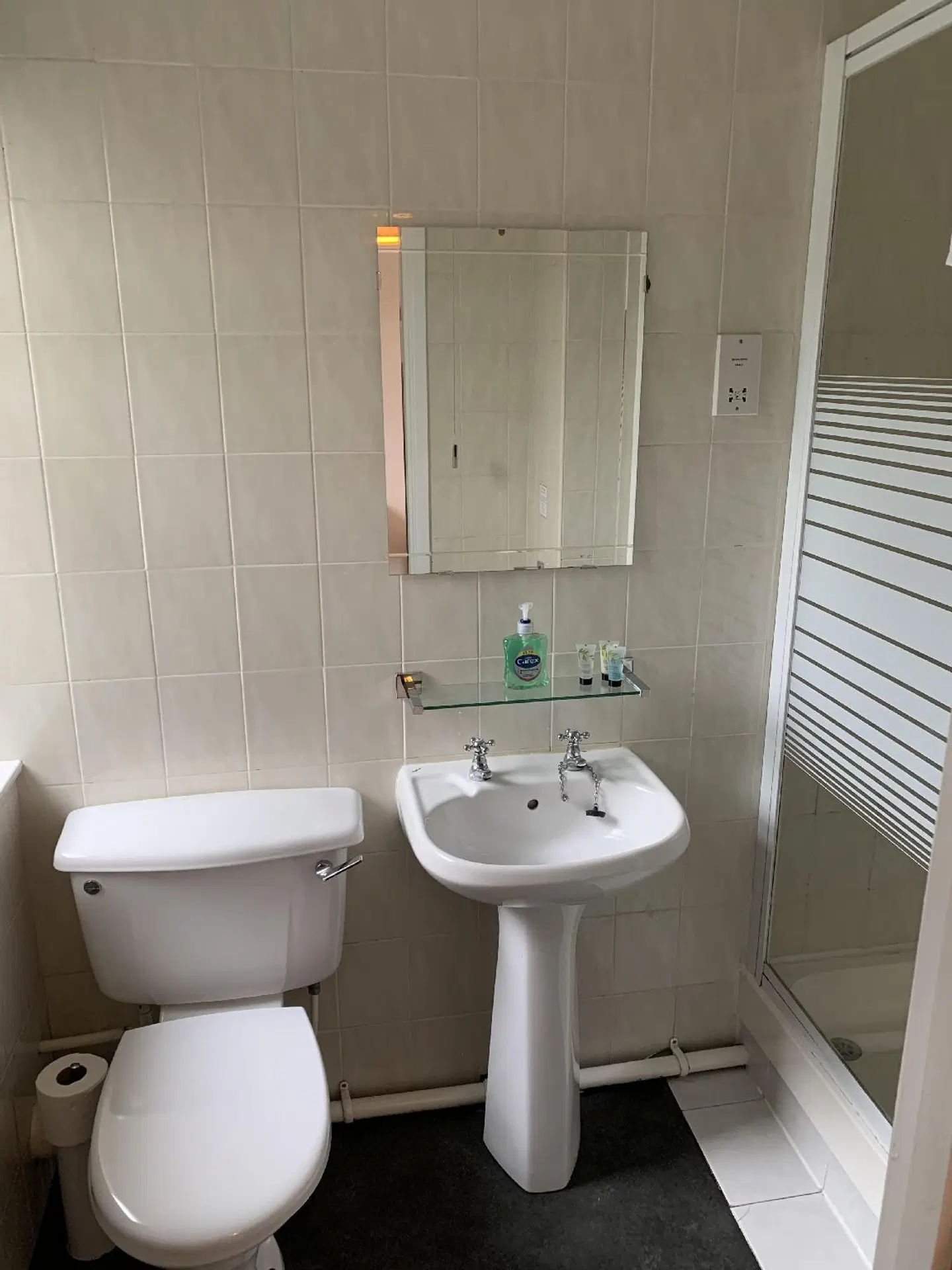Old Farm Hotel Badezimmer