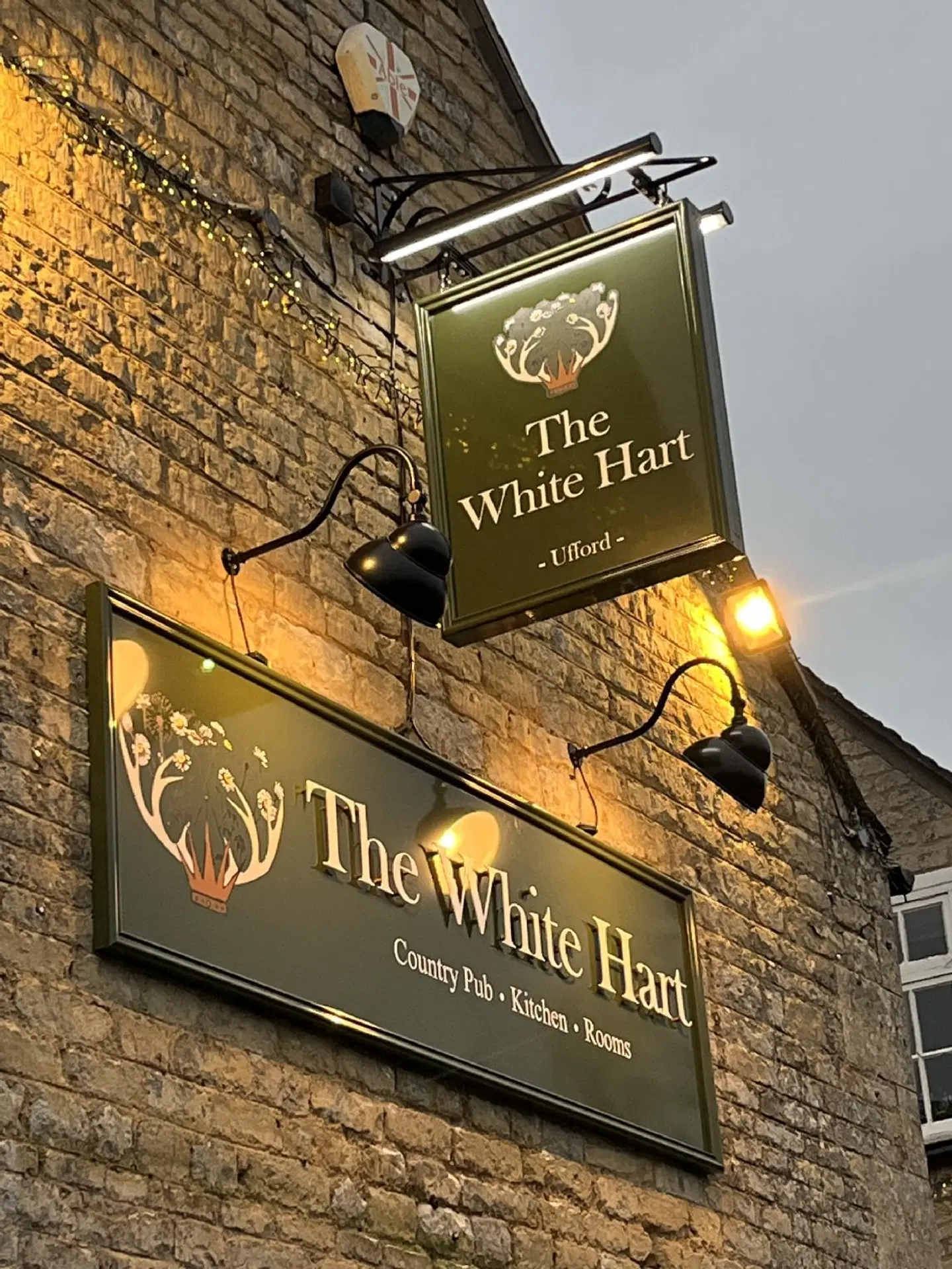 The White Hart EXTERIOR