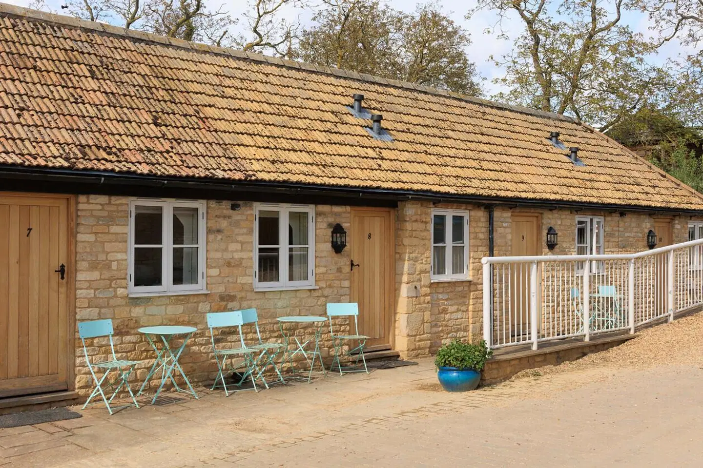 The White Hart EXTERIOR