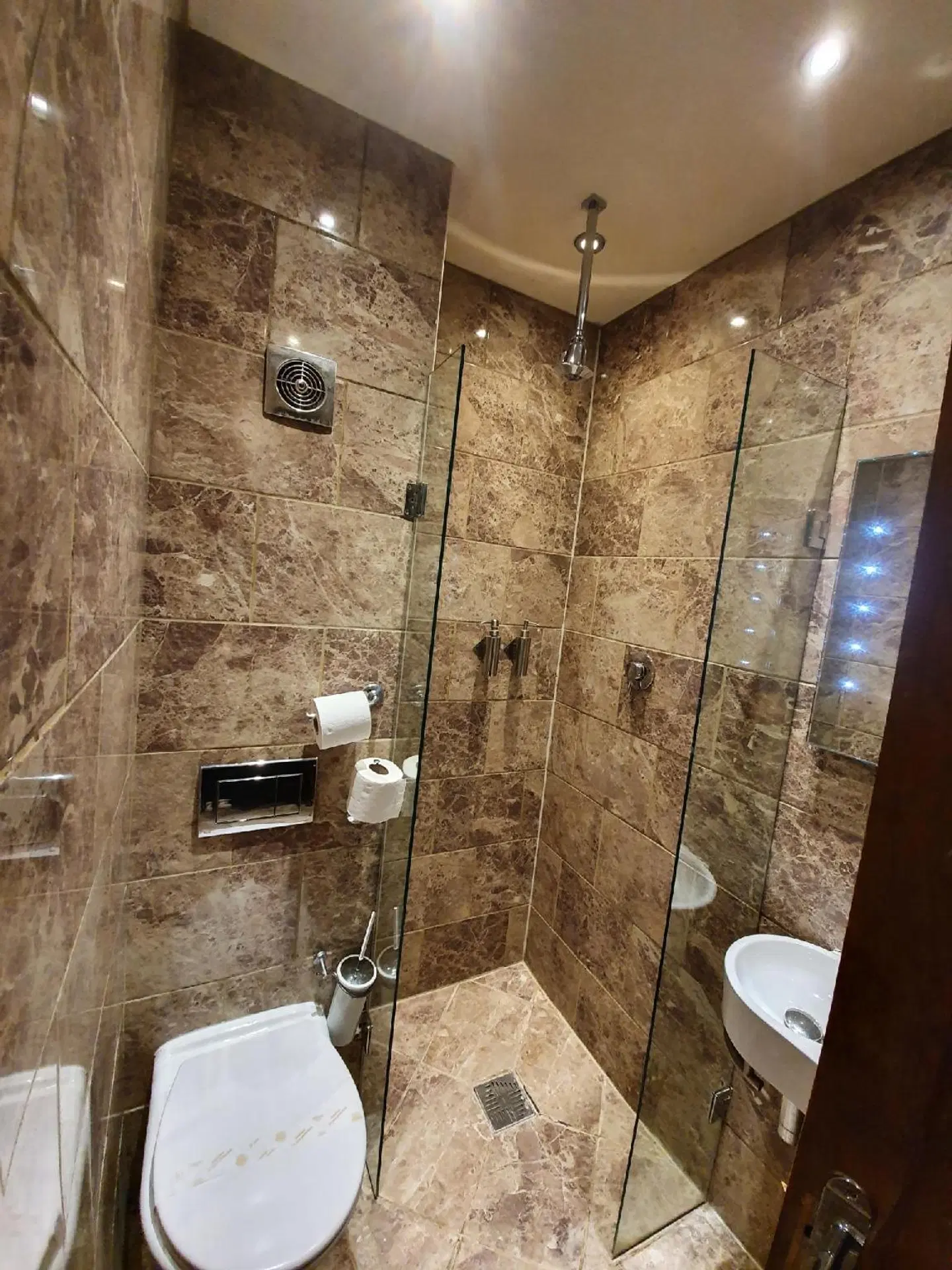 Tennyson Court Badezimmer