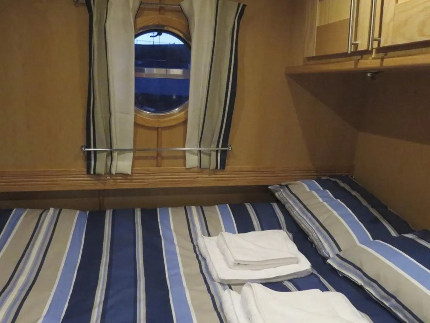 Houseboat Hotels - Hotel Boat ROOM_EXAMPLE