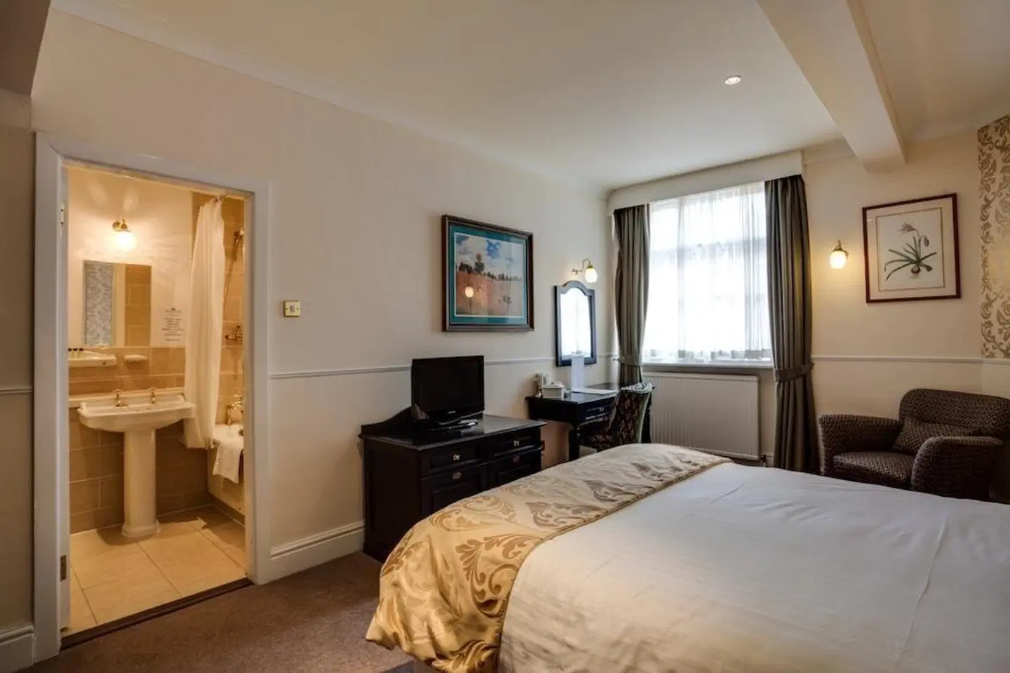 The Saracens Head ROOM_EXAMPLE