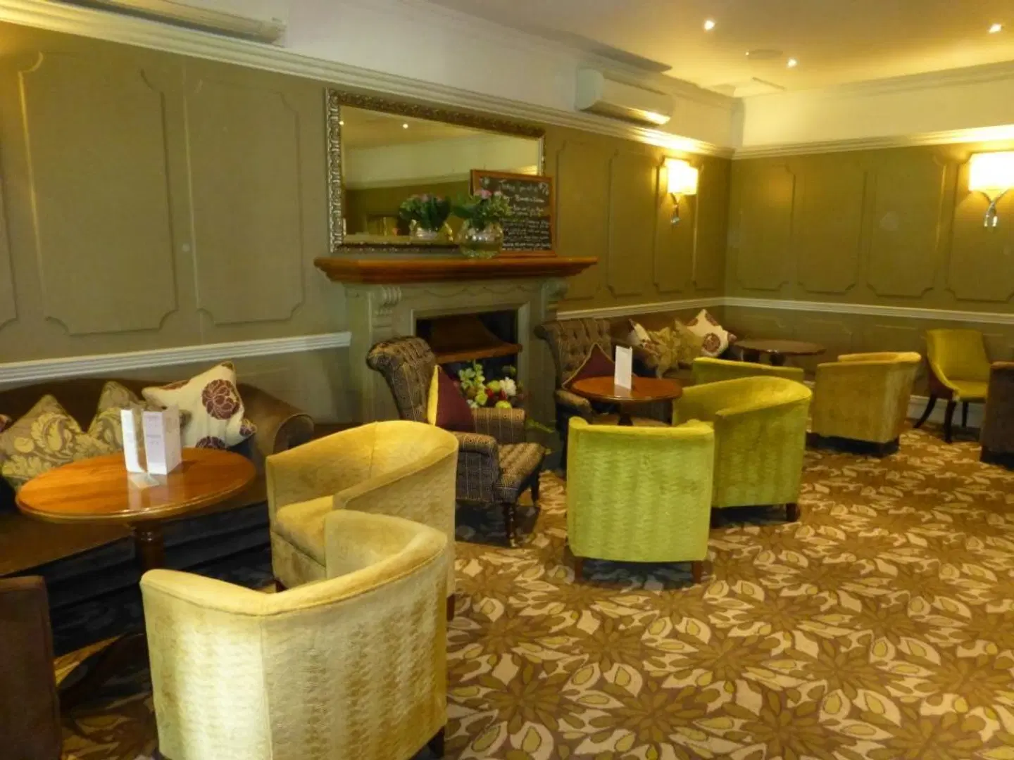 The Riverside House Hotel Bar