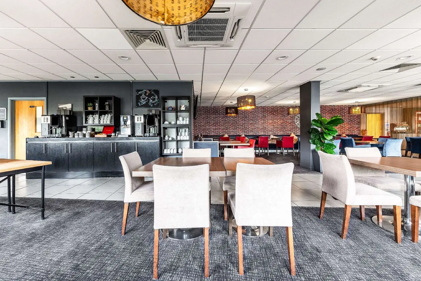 Park Inn by Radisson Peterborough Bar