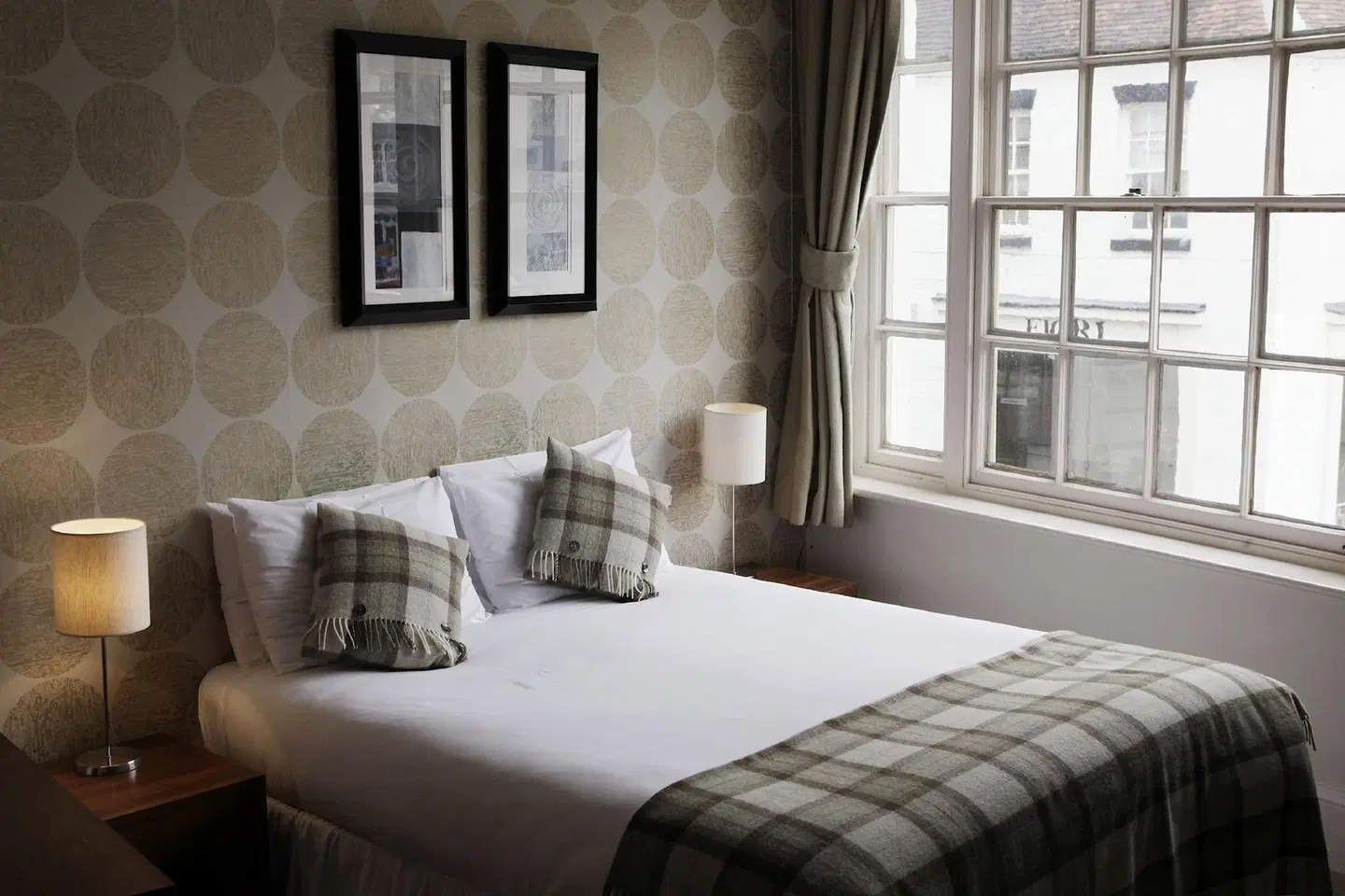 The Rose and Crown ROOM_EXAMPLE