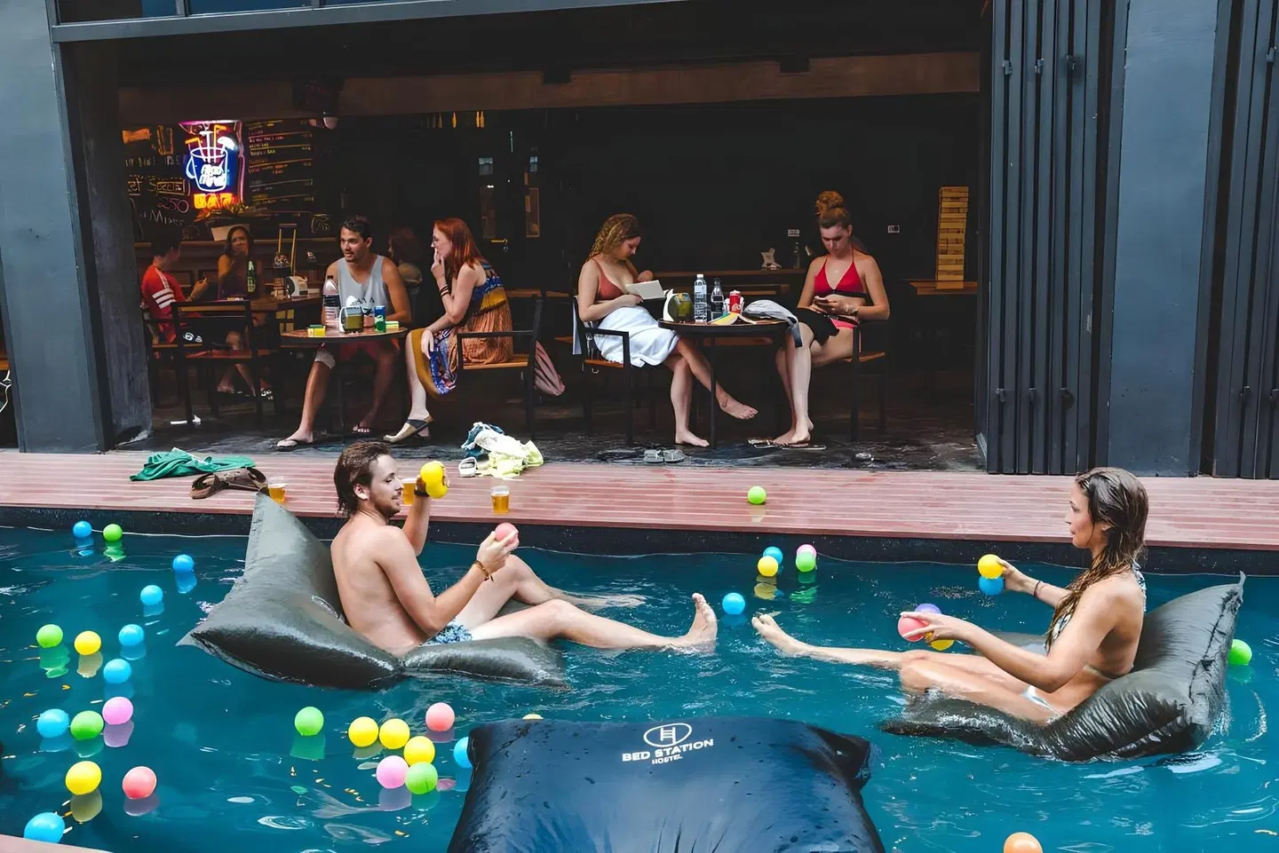 BED STATION Hostel Khaosan Hallenbad