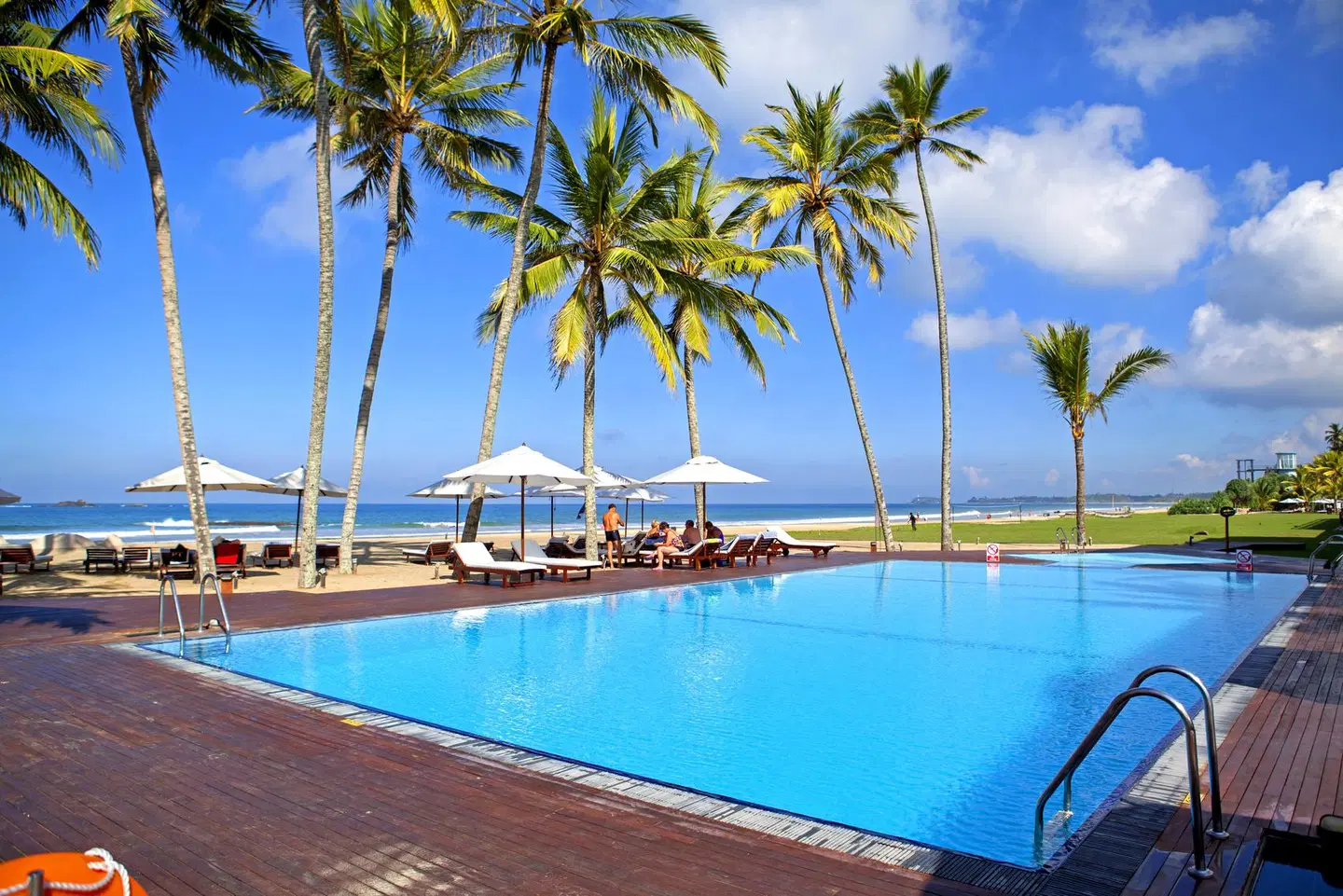 EKHO Surf OUTDOOR_POOL