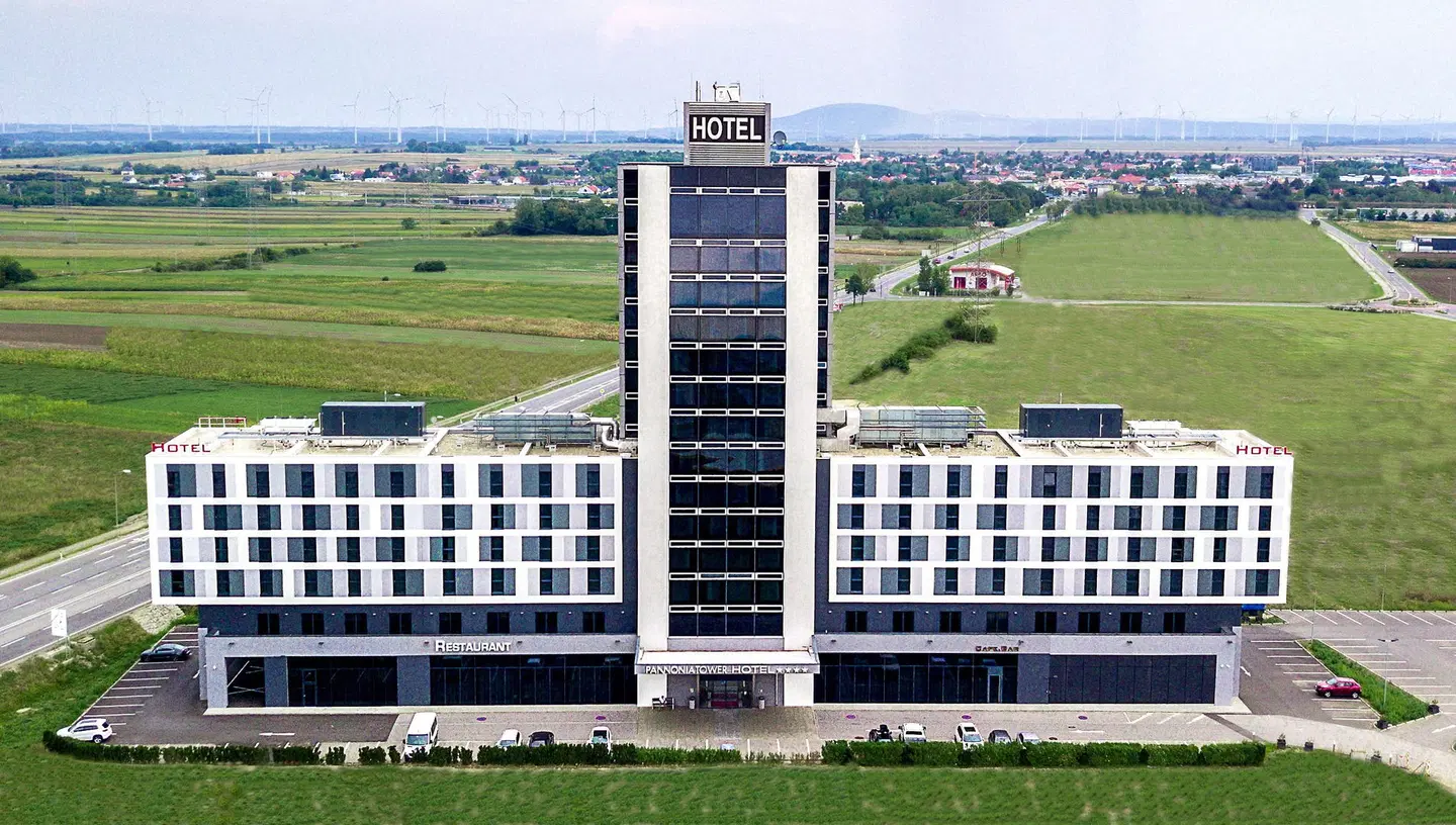 Pannonia Tower Hotel EXTERIOR