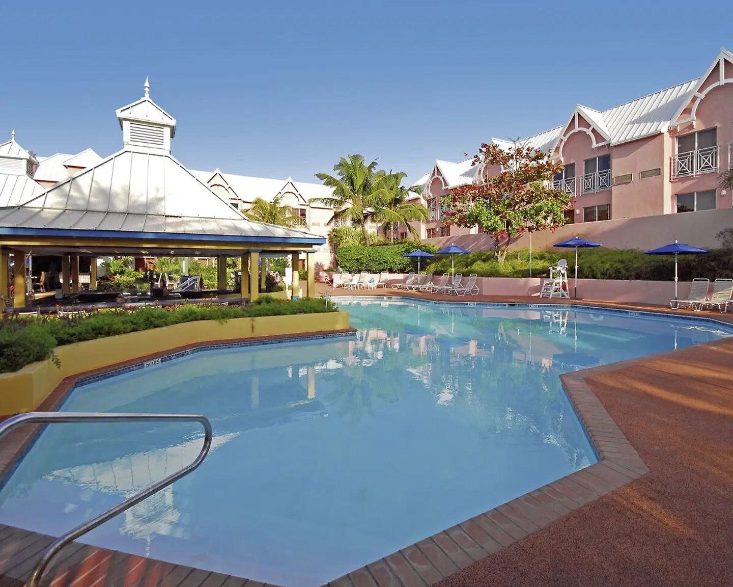 Comfort Suites Paradise Island OUTDOOR_POOL