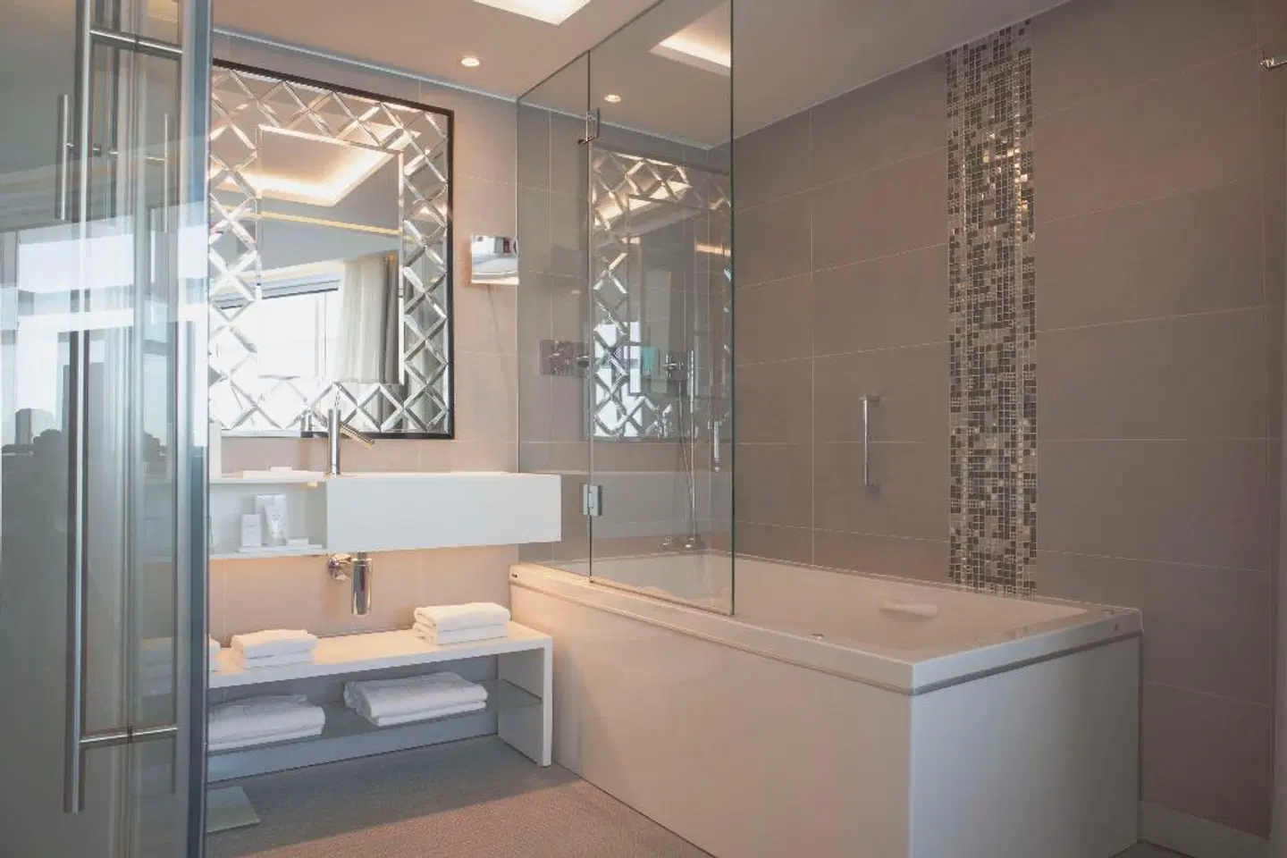 MYRIAD by SANA Hotels Badezimmer