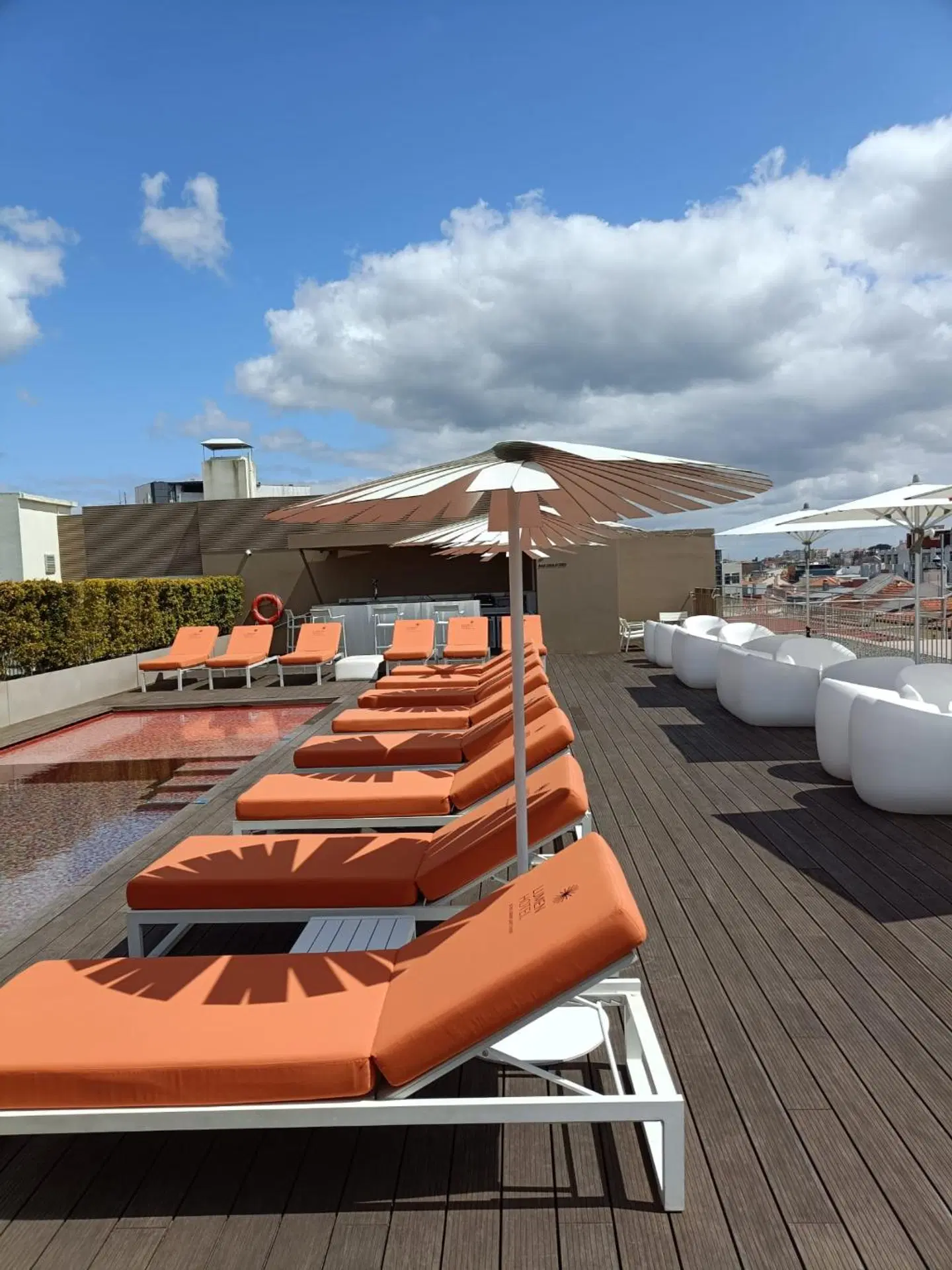 Lumen Hotel & The Lisbon Light Show Terrasse