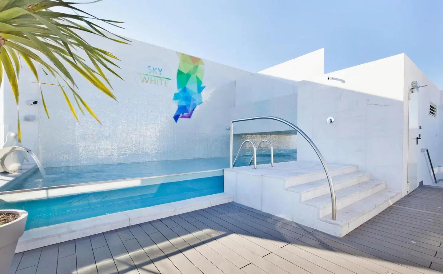 White Lisboa OUTDOOR_POOL