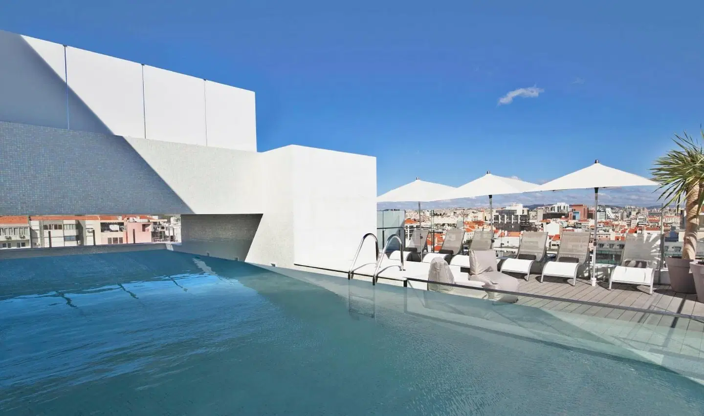 White Lisboa OUTDOOR_POOL